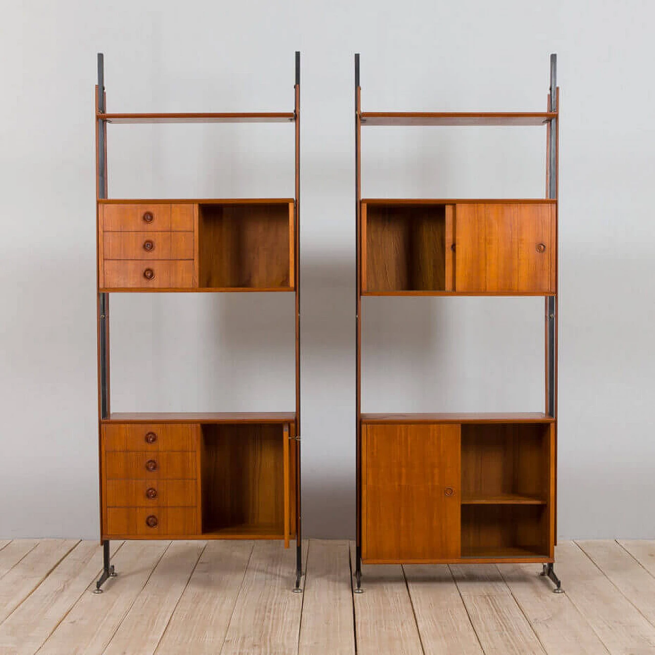 Coppia di librerie a parete in teak nello stile di Gio Ponti, anni '60 2