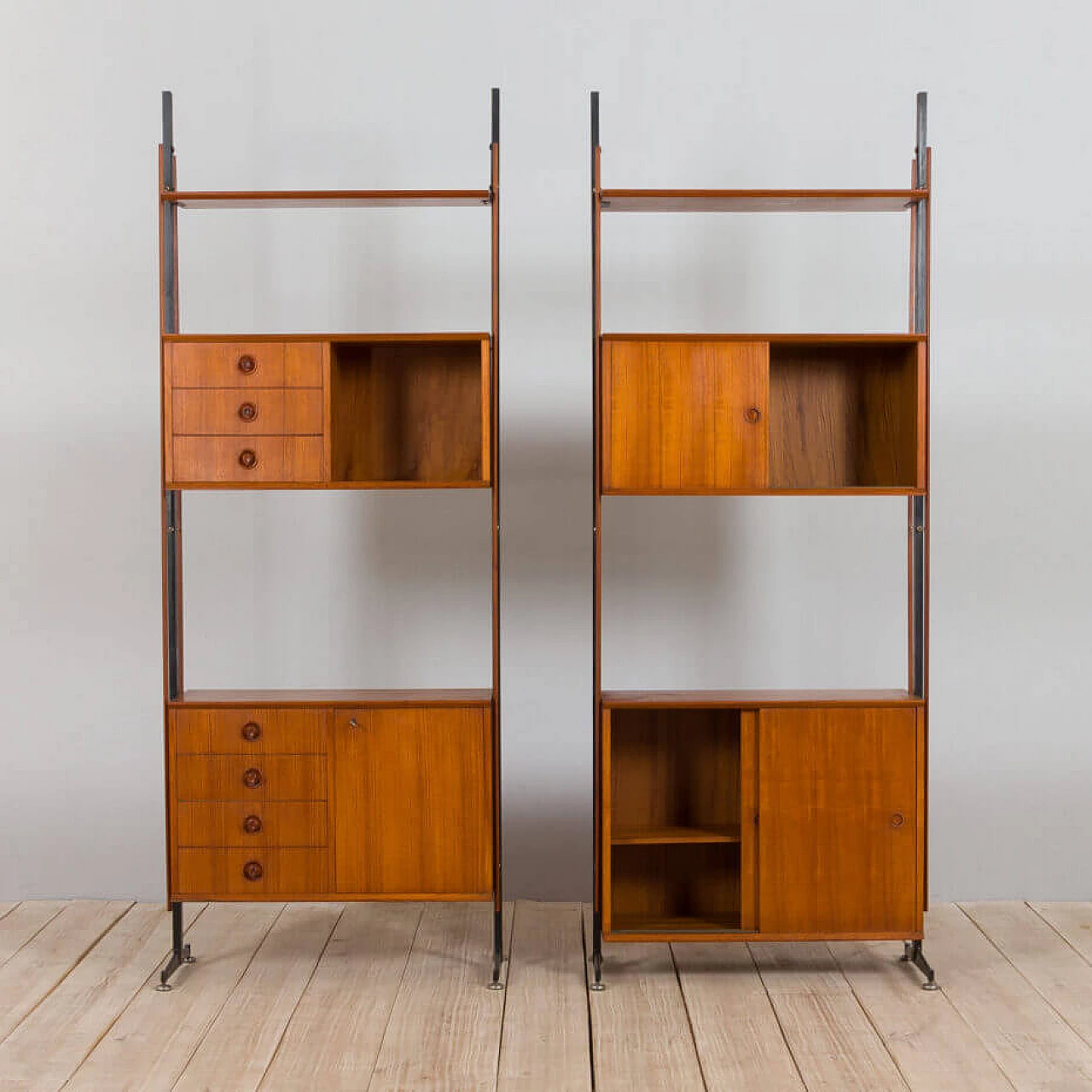 Coppia di librerie a parete in teak nello stile di Gio Ponti, anni '60 3