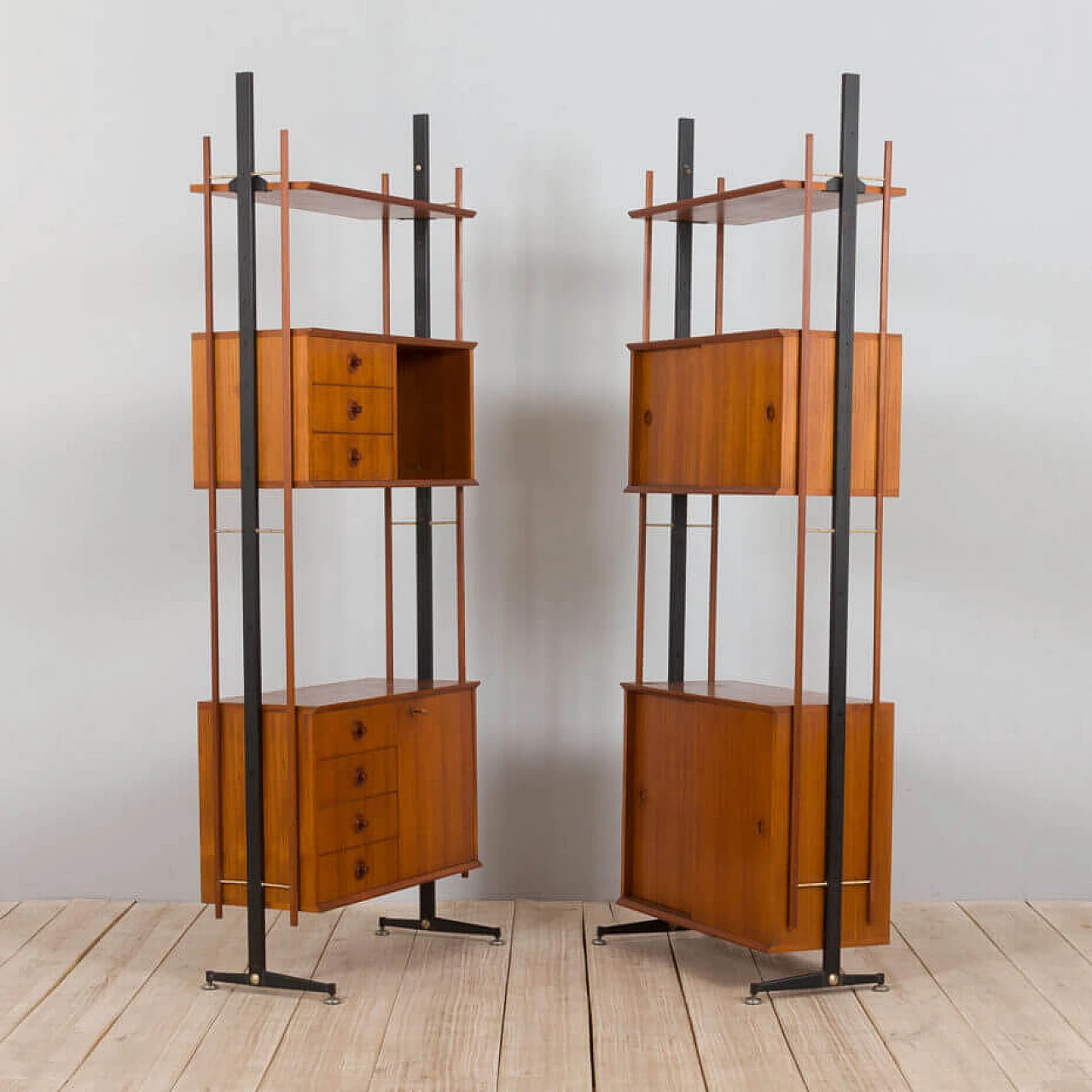 Coppia di librerie a parete in teak nello stile di Gio Ponti, anni '60 4