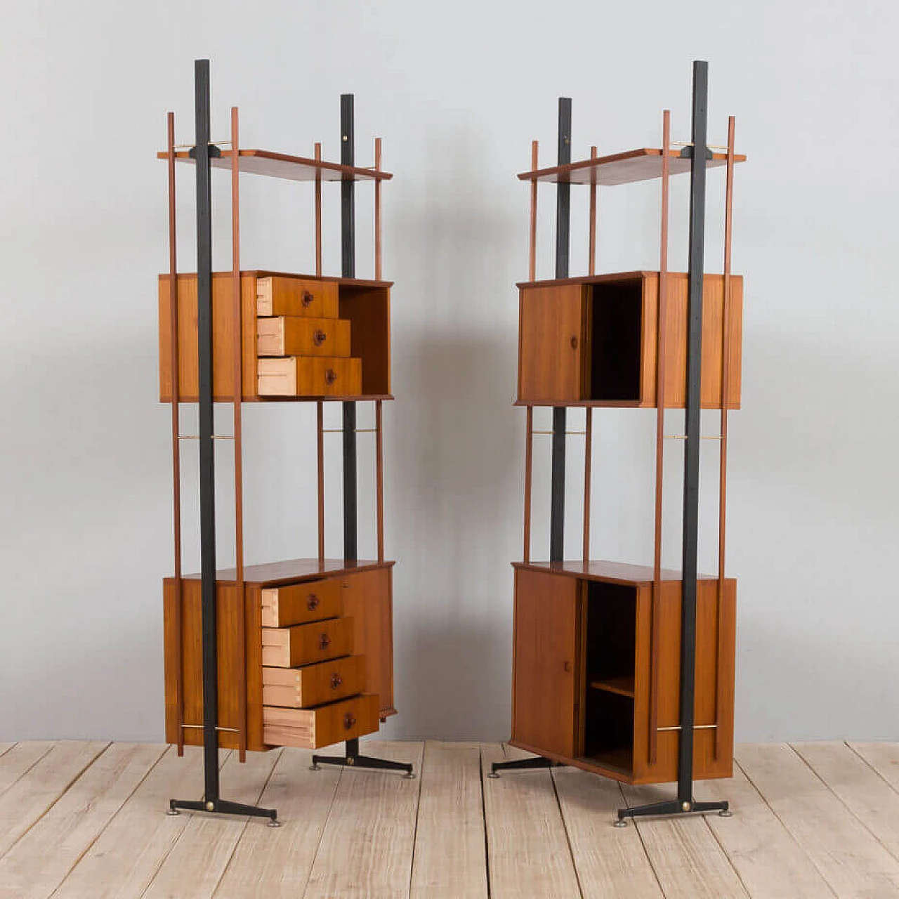 Coppia di librerie a parete in teak nello stile di Gio Ponti, anni '60 5