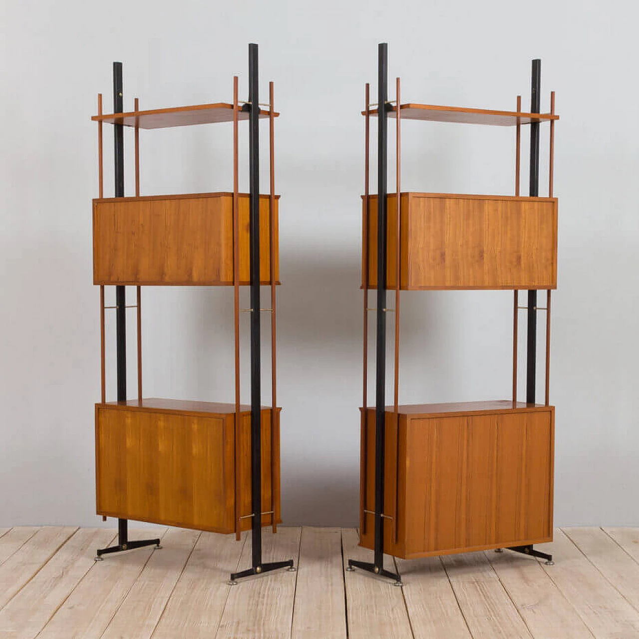 Coppia di librerie a parete in teak nello stile di Gio Ponti, anni '60 6