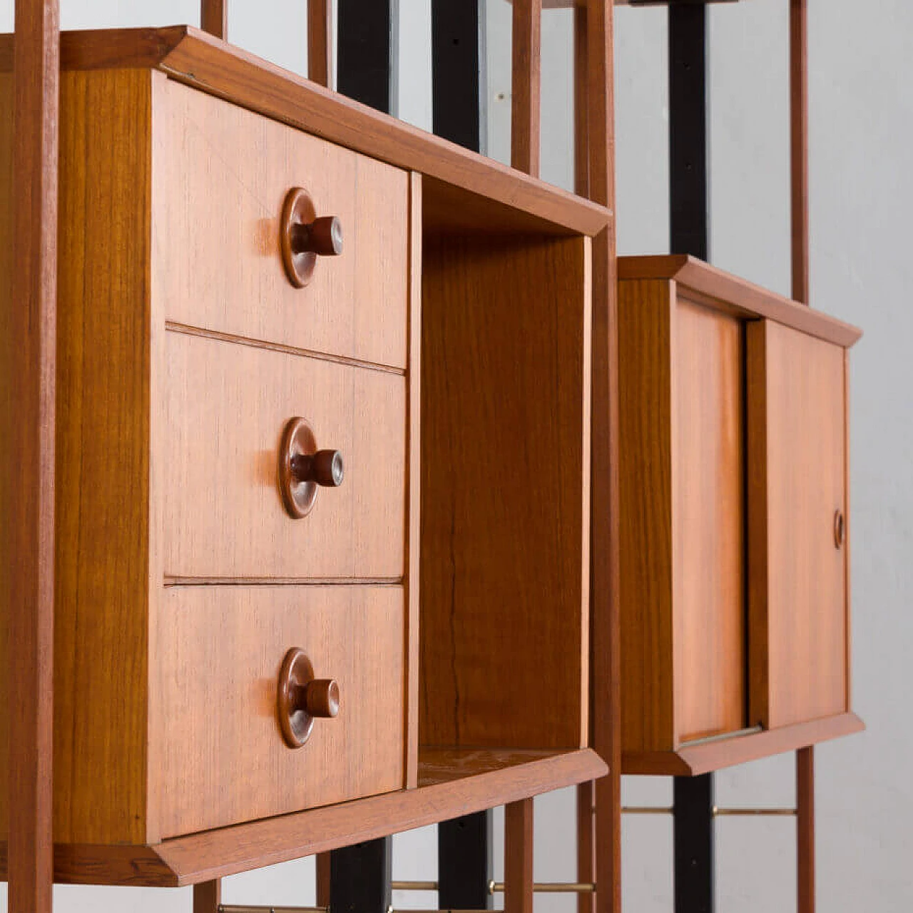 Coppia di librerie a parete in teak nello stile di Gio Ponti, anni '60 10
