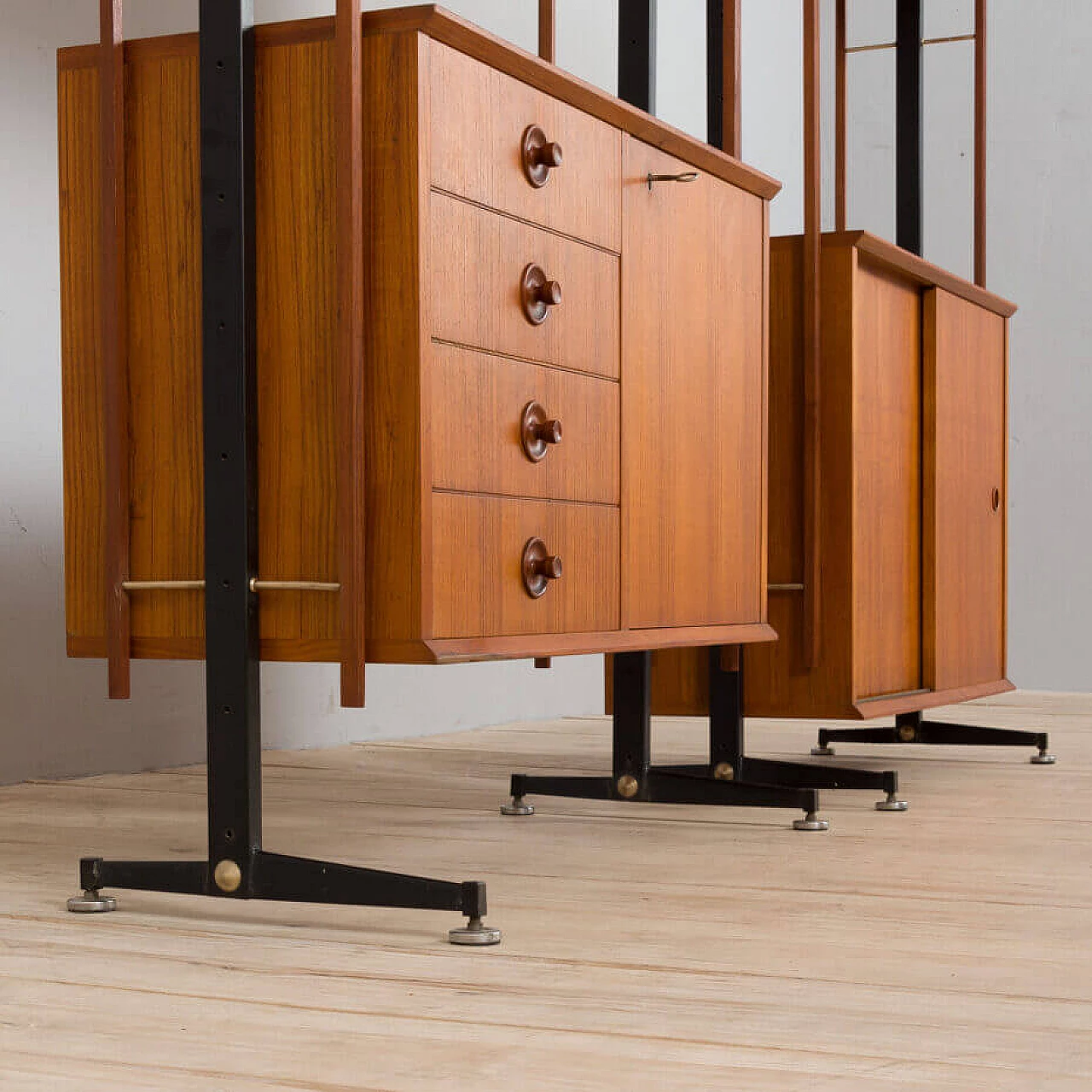 Coppia di librerie a parete in teak nello stile di Gio Ponti, anni '60 11