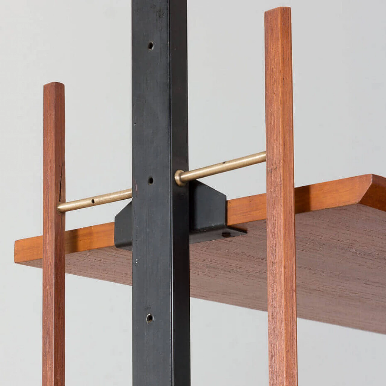 Coppia di librerie a parete in teak nello stile di Gio Ponti, anni '60 13