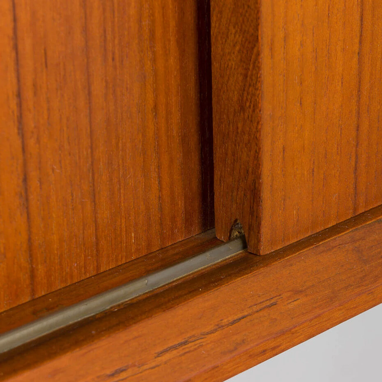 Coppia di librerie a parete in teak nello stile di Gio Ponti, anni '60 18