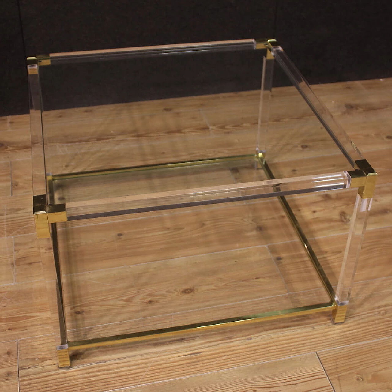 Tavolino da salotto in plexiglass, vetro e metallo dorato, anni '80 9