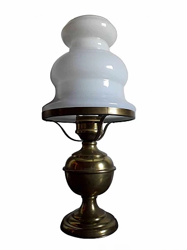 Lampada da tavolo in ottone e vetro opalino