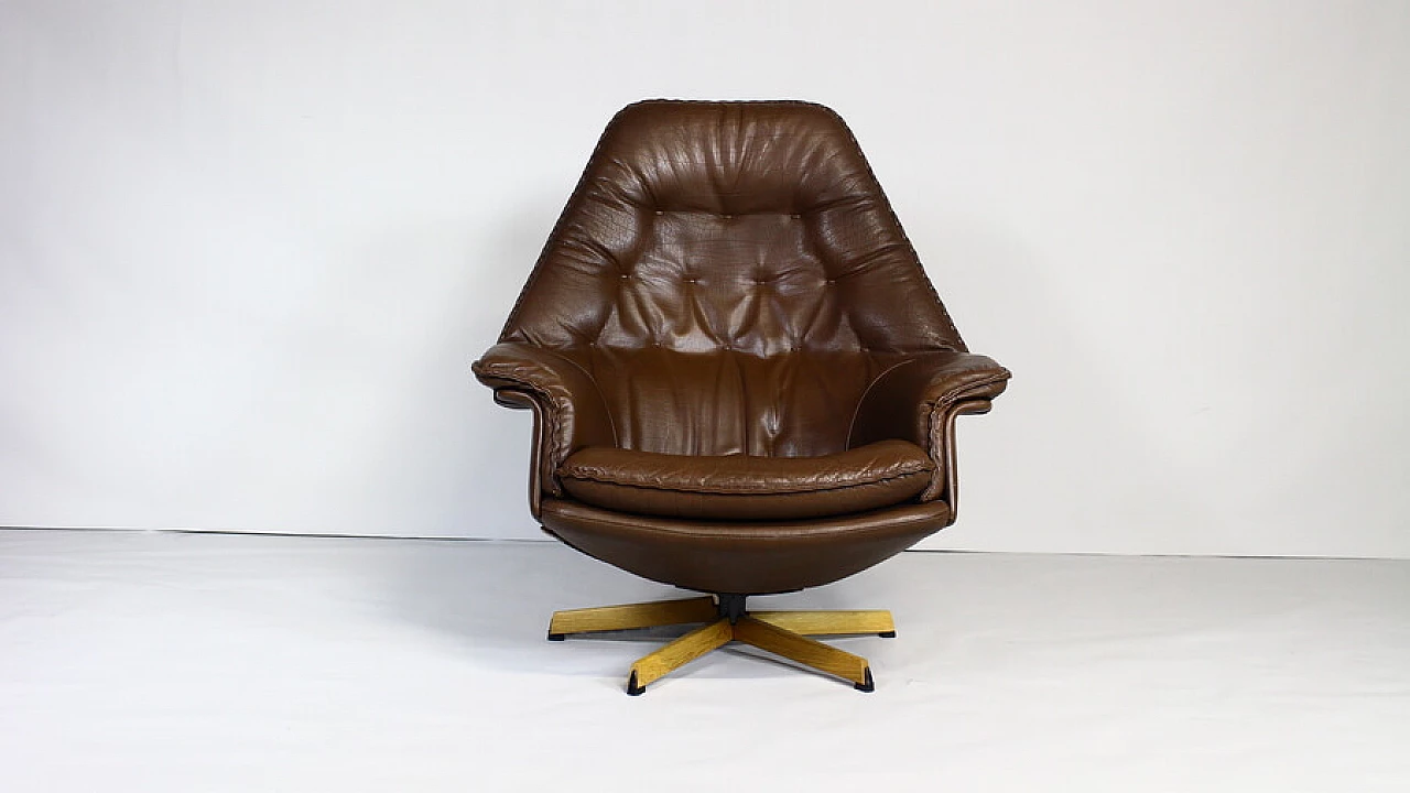 Brown leather swivel chair by Madsen & Schubell, 1960s 20