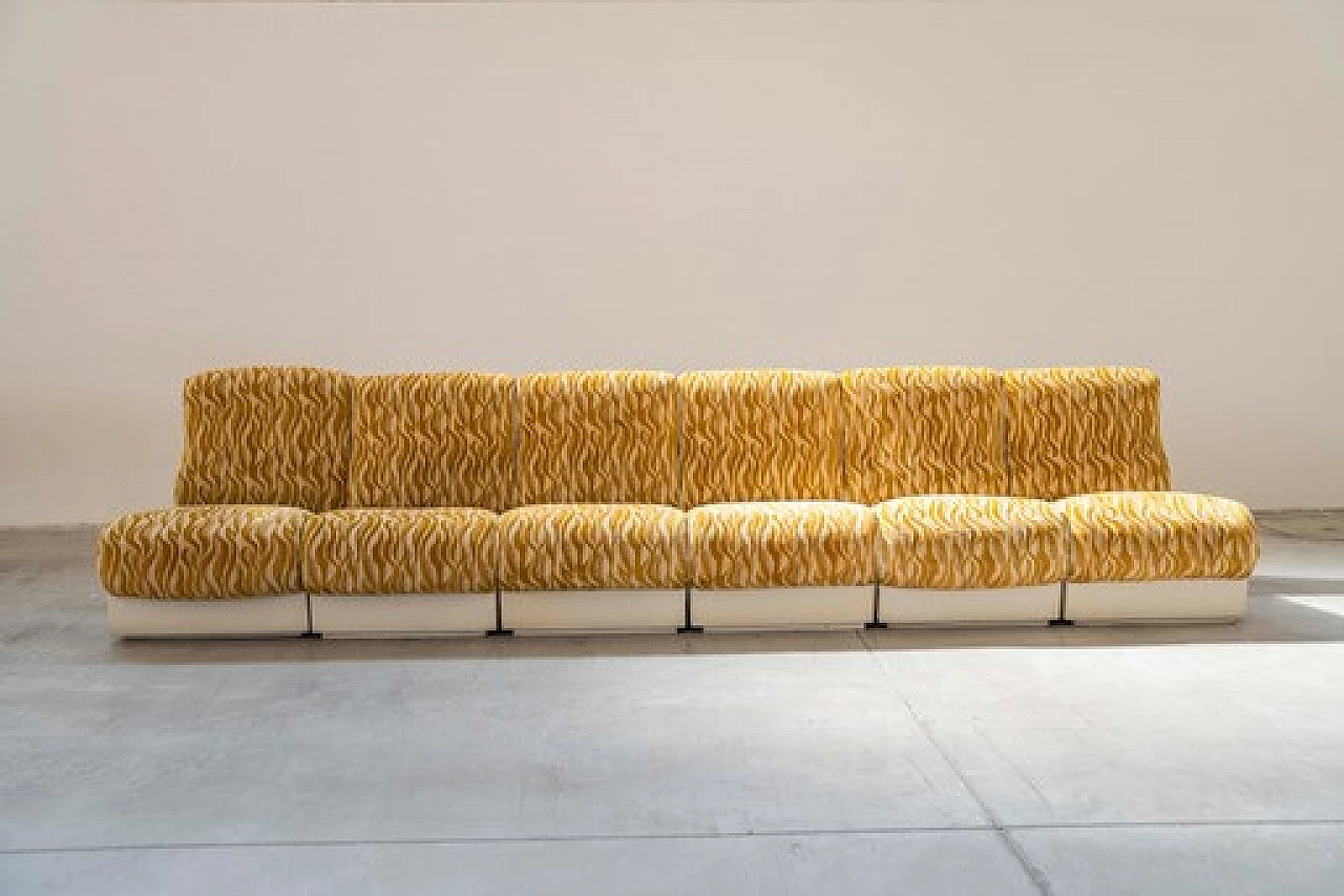 Divano modulare bianco e giallo a sei posti, anni '70 1
