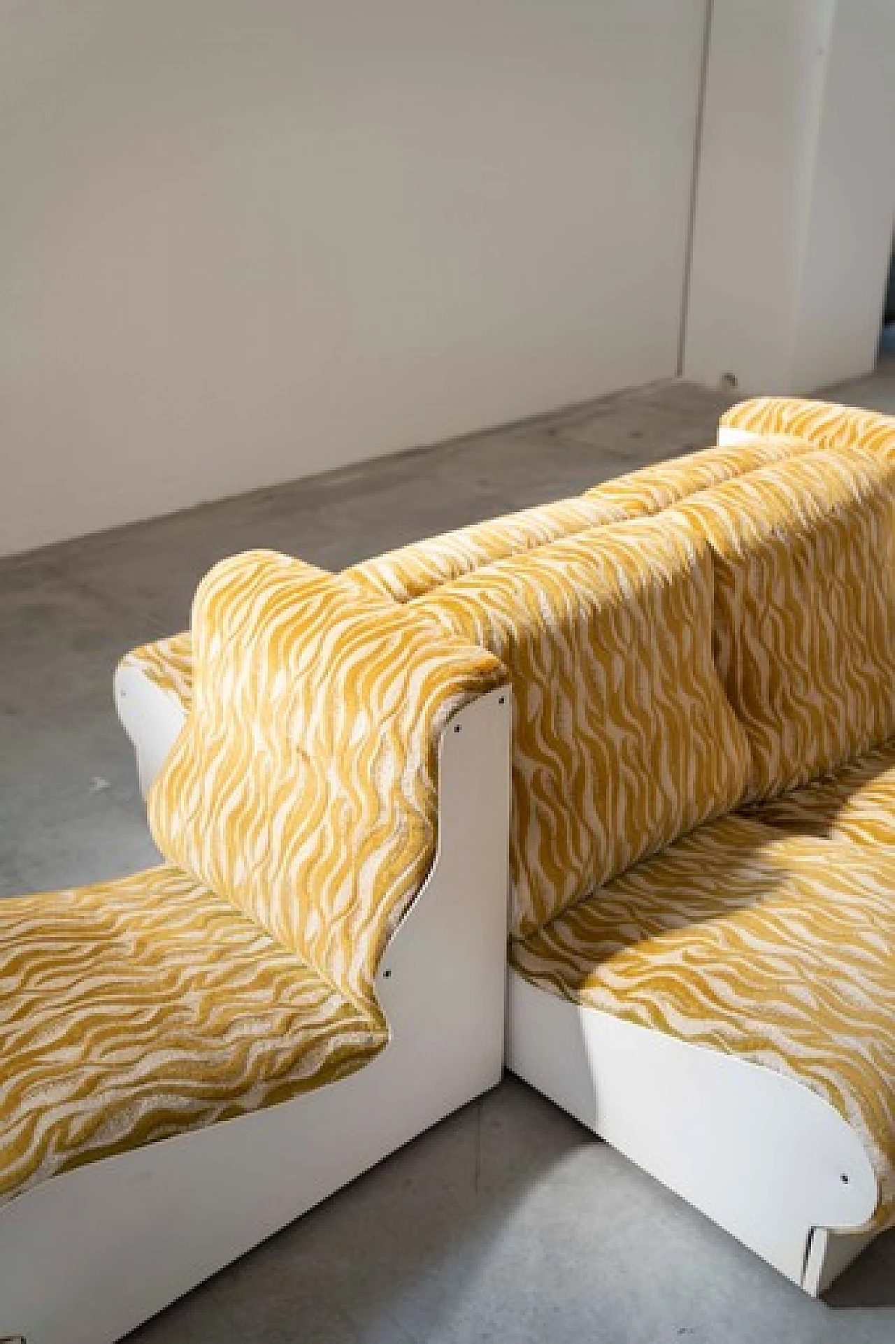 Divano modulare bianco e giallo a sei posti, anni '70 12