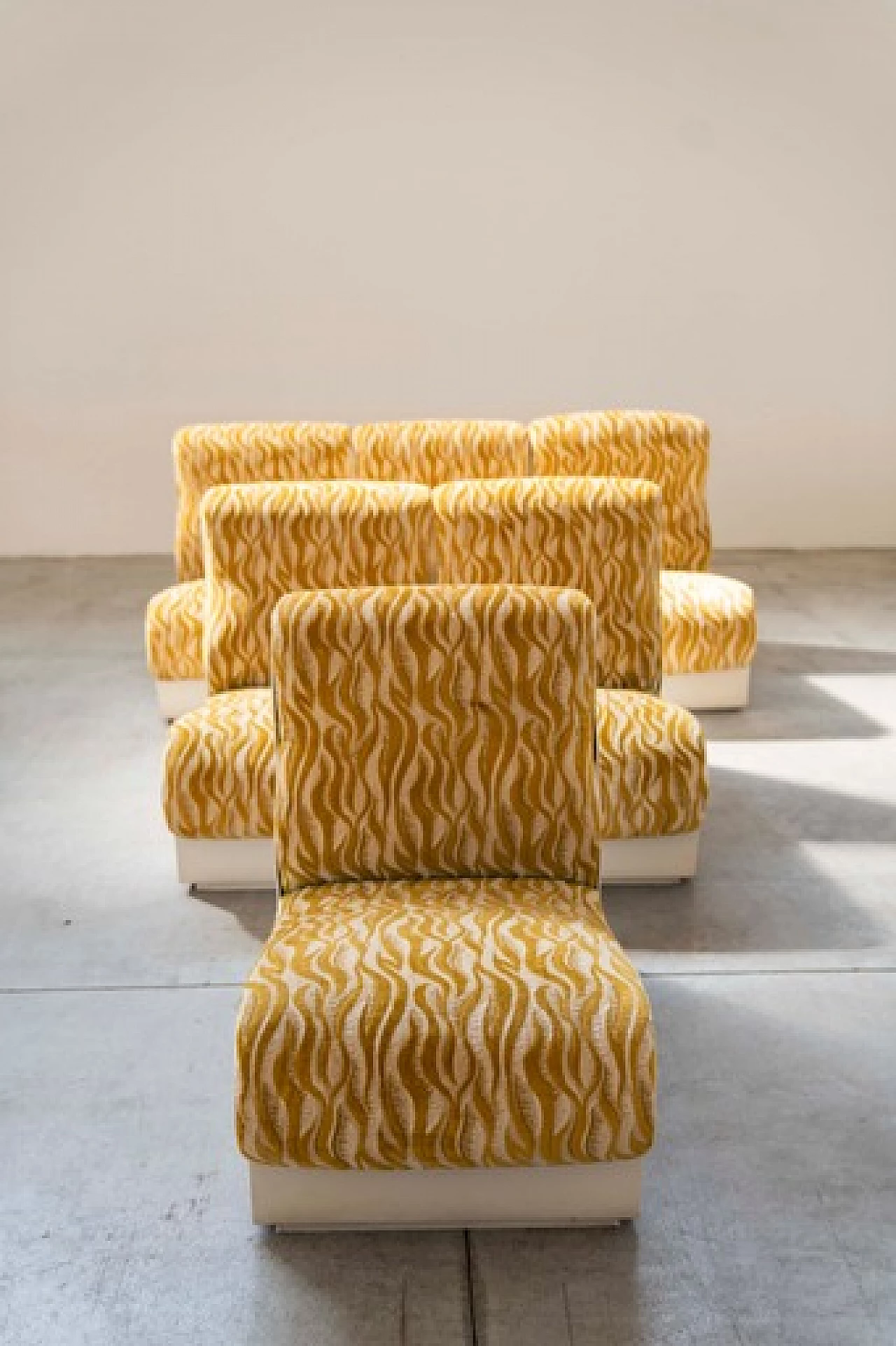 Divano modulare bianco e giallo a sei posti, anni '70 15