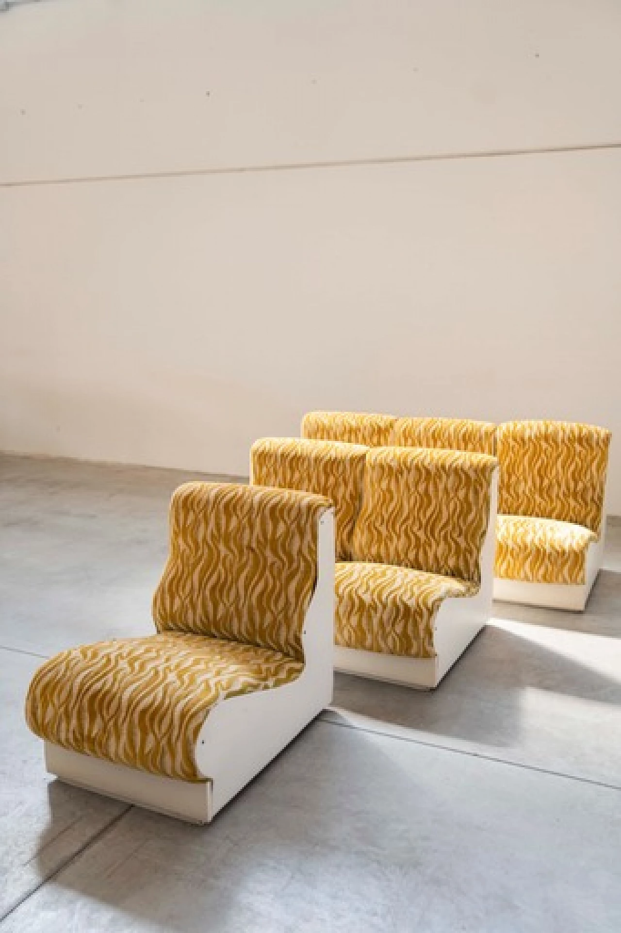 Divano modulare bianco e giallo a sei posti, anni '70 19