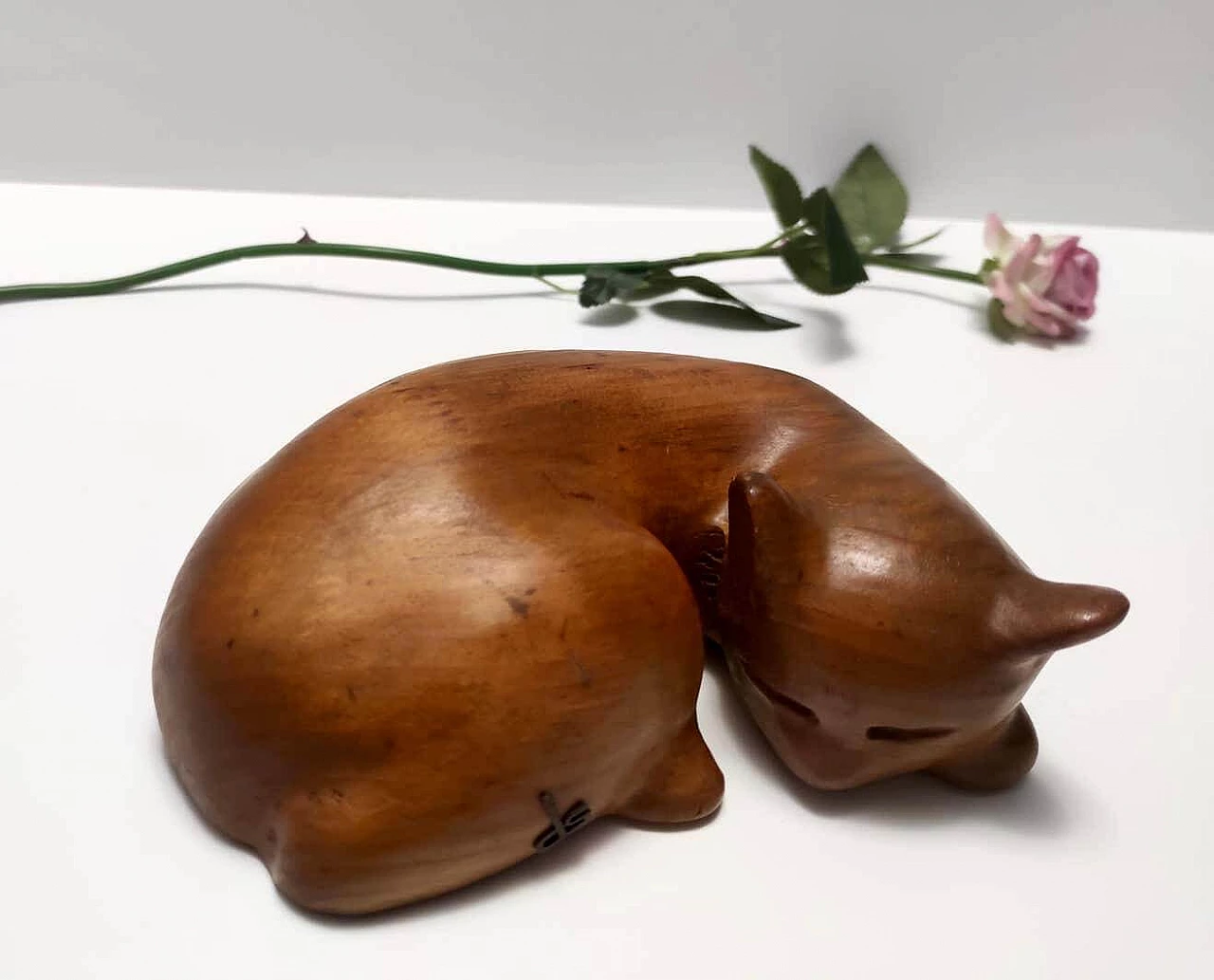 Hand-carved wooden sleeping cat sculpture by De Stijl, 1980s 3