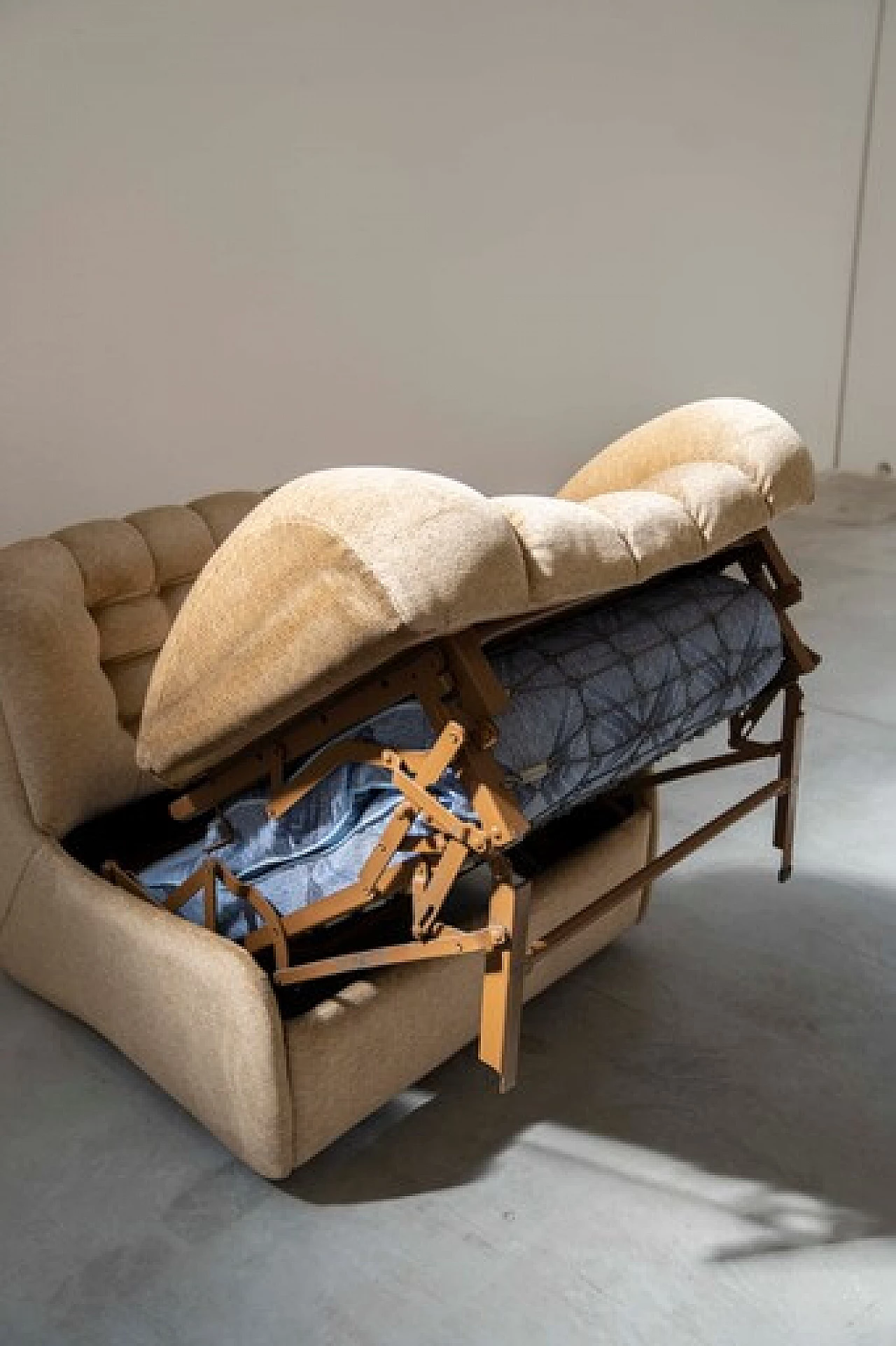 Divano in ciniglia a semicerchio componibile di F.lli Carloni, anni '70 31