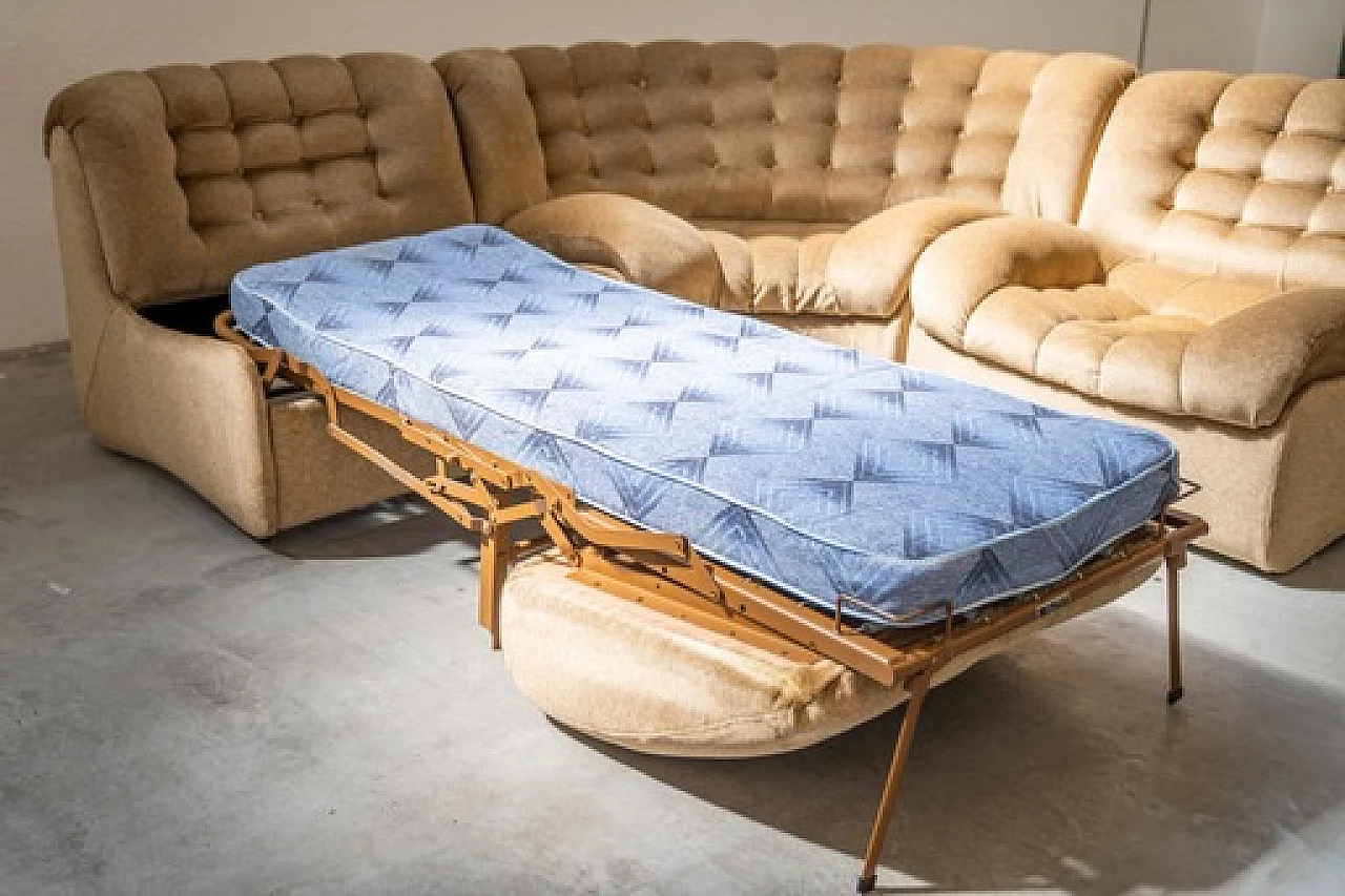 Divano in ciniglia a semicerchio componibile di F.lli Carloni, anni '70 34