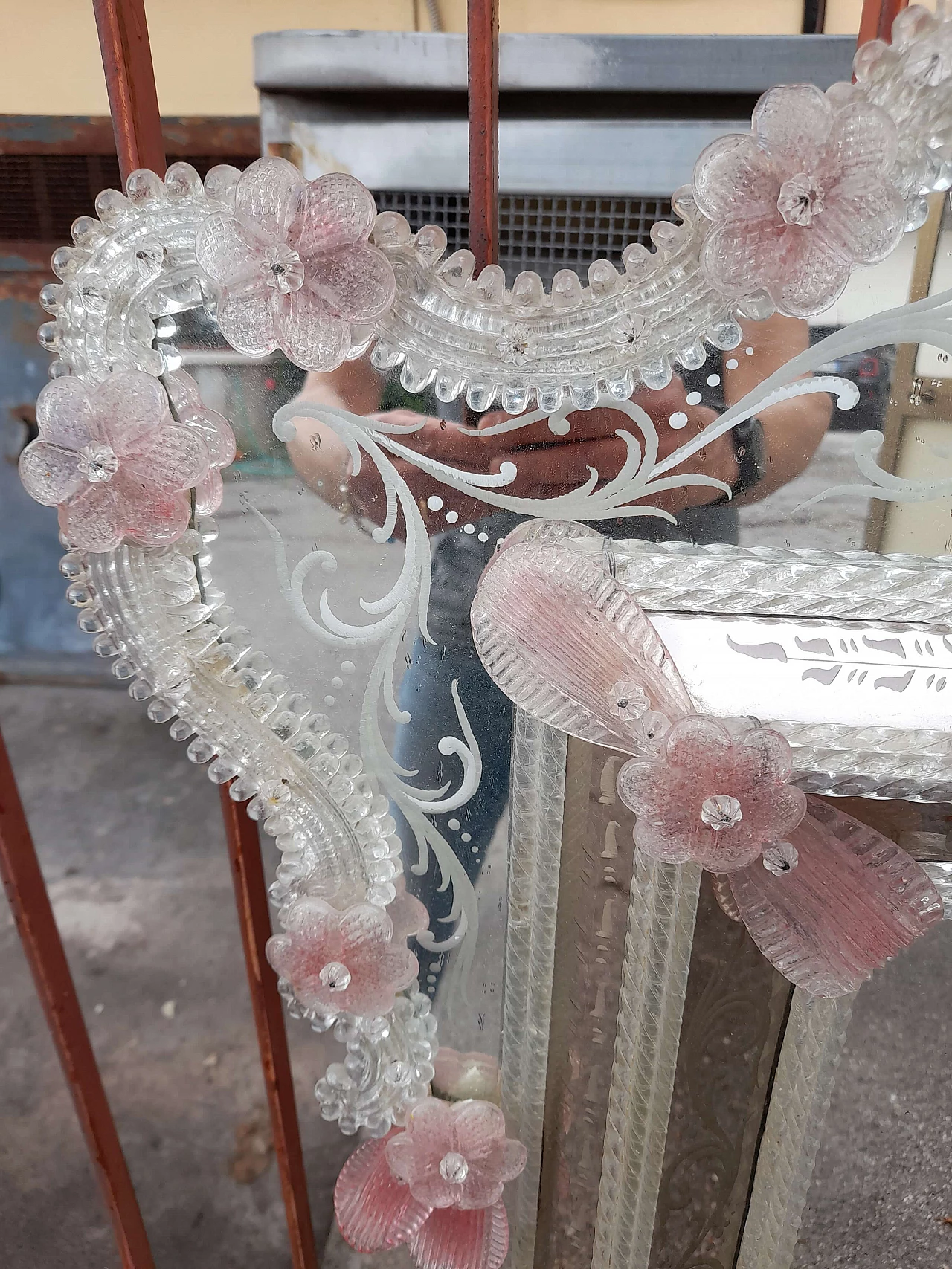 Louis XV style transparent and pink Murano glass mirror, early 20th century 9