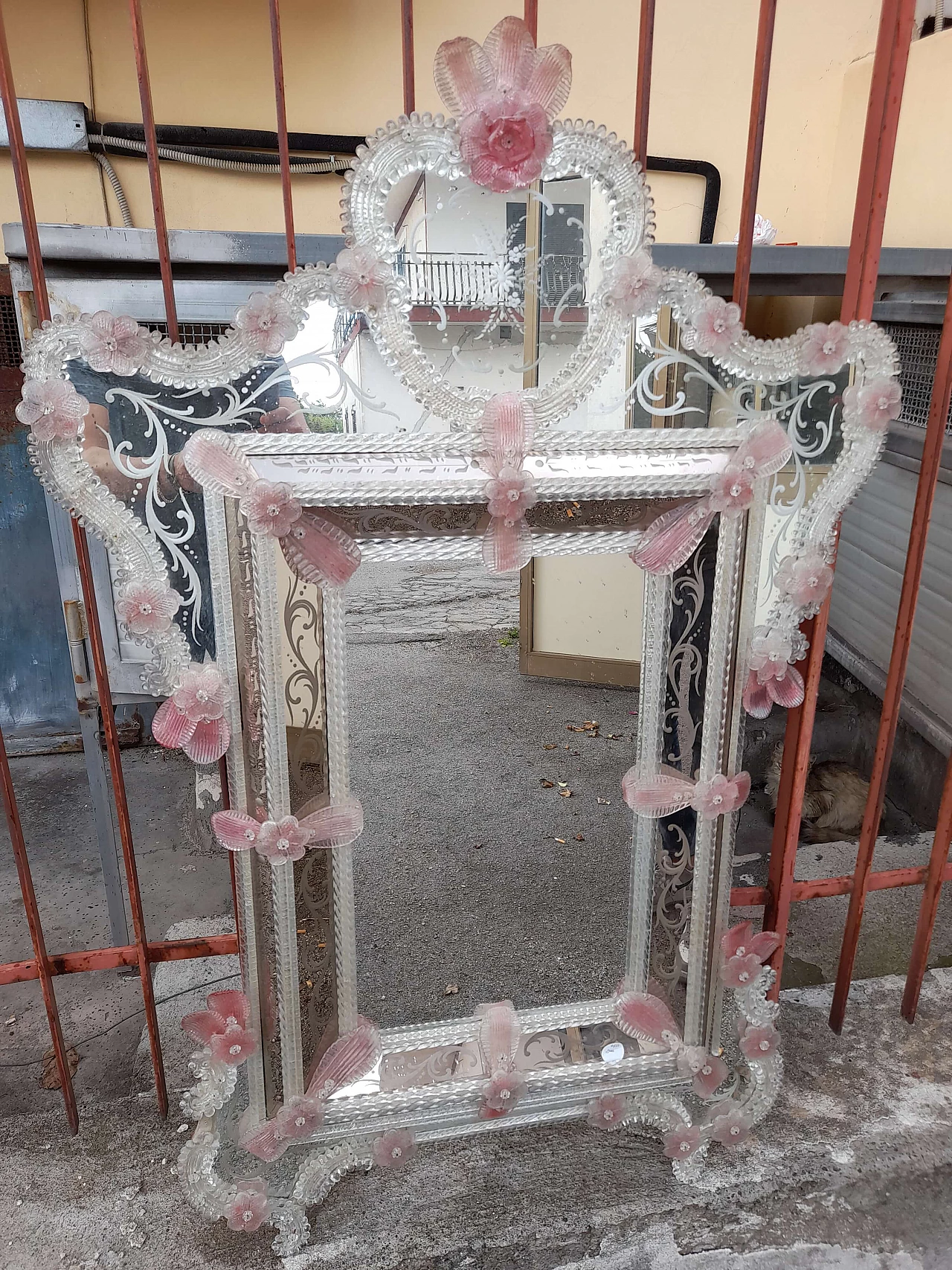 Louis XV style transparent and pink Murano glass mirror, early 20th century 11