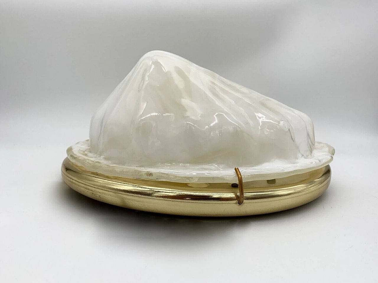Plafoniera in metallo dorato e vetro bianco di La Murrina, anni '70 3