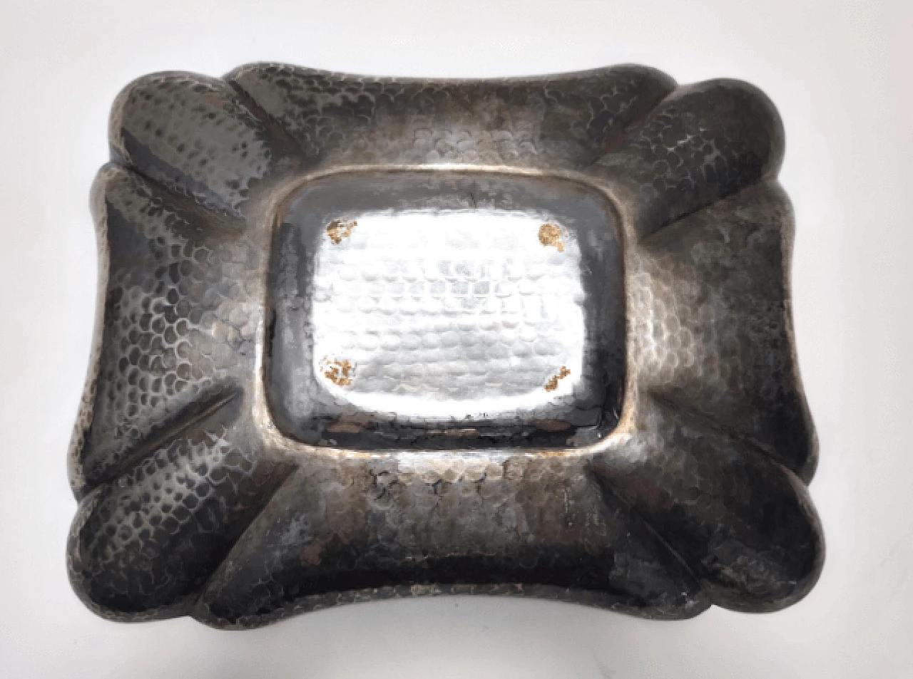 Vassoio in metallo placcato argento sbalzato di Olri, anni '50 6