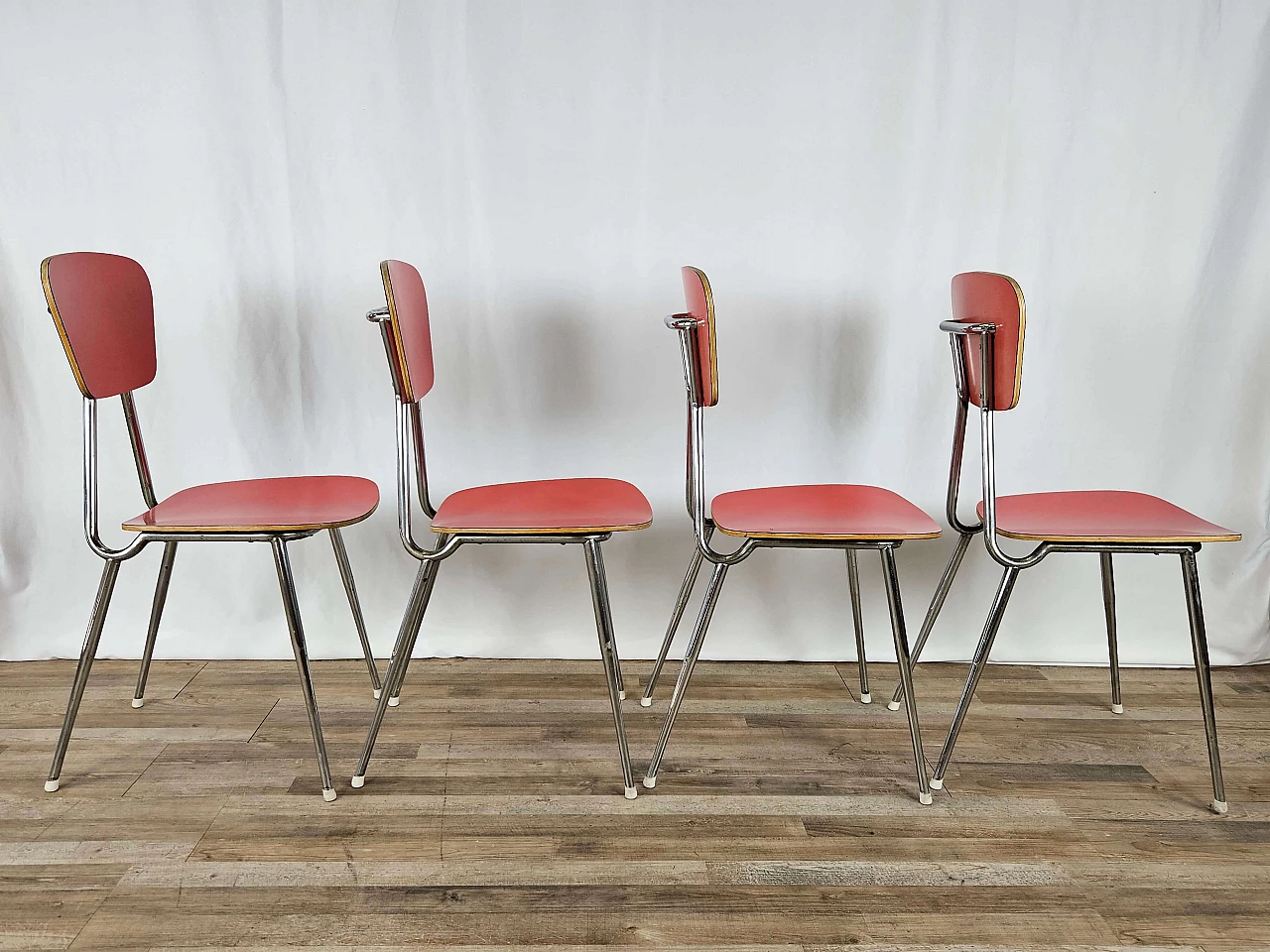 4 Sedie e tavolo in formica rossa con struttura in ferro, anni '70 21