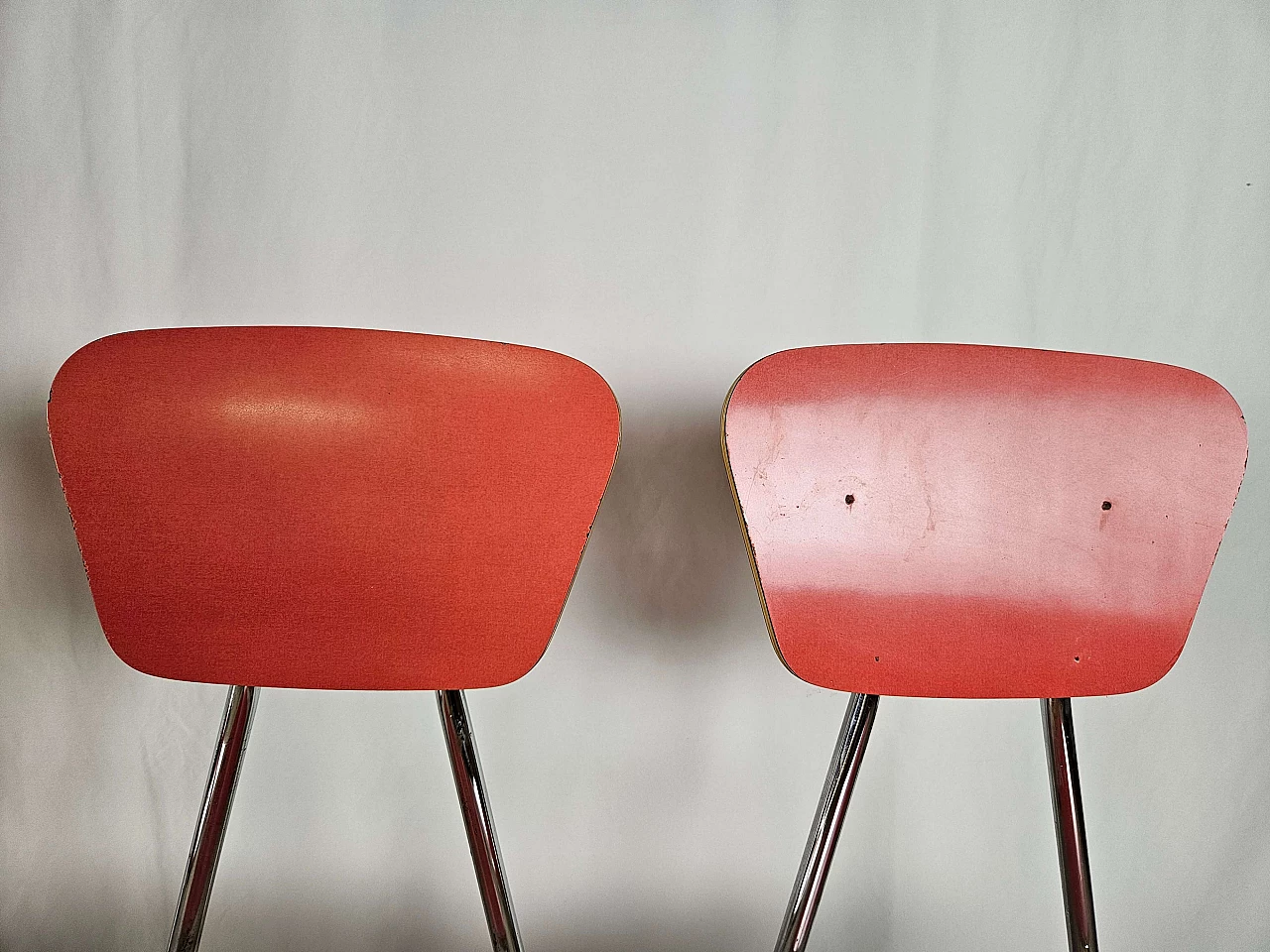 4 Sedie e tavolo in formica rossa con struttura in ferro, anni '70 25