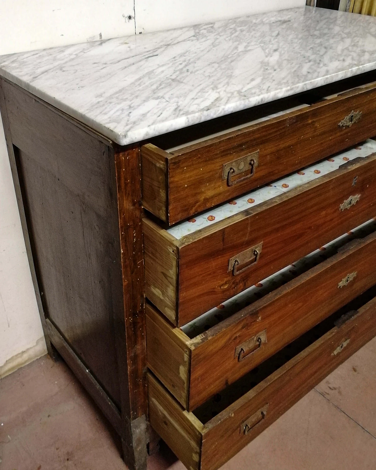 Solid walnut four-drawer dresser with marble top, 1930s 3