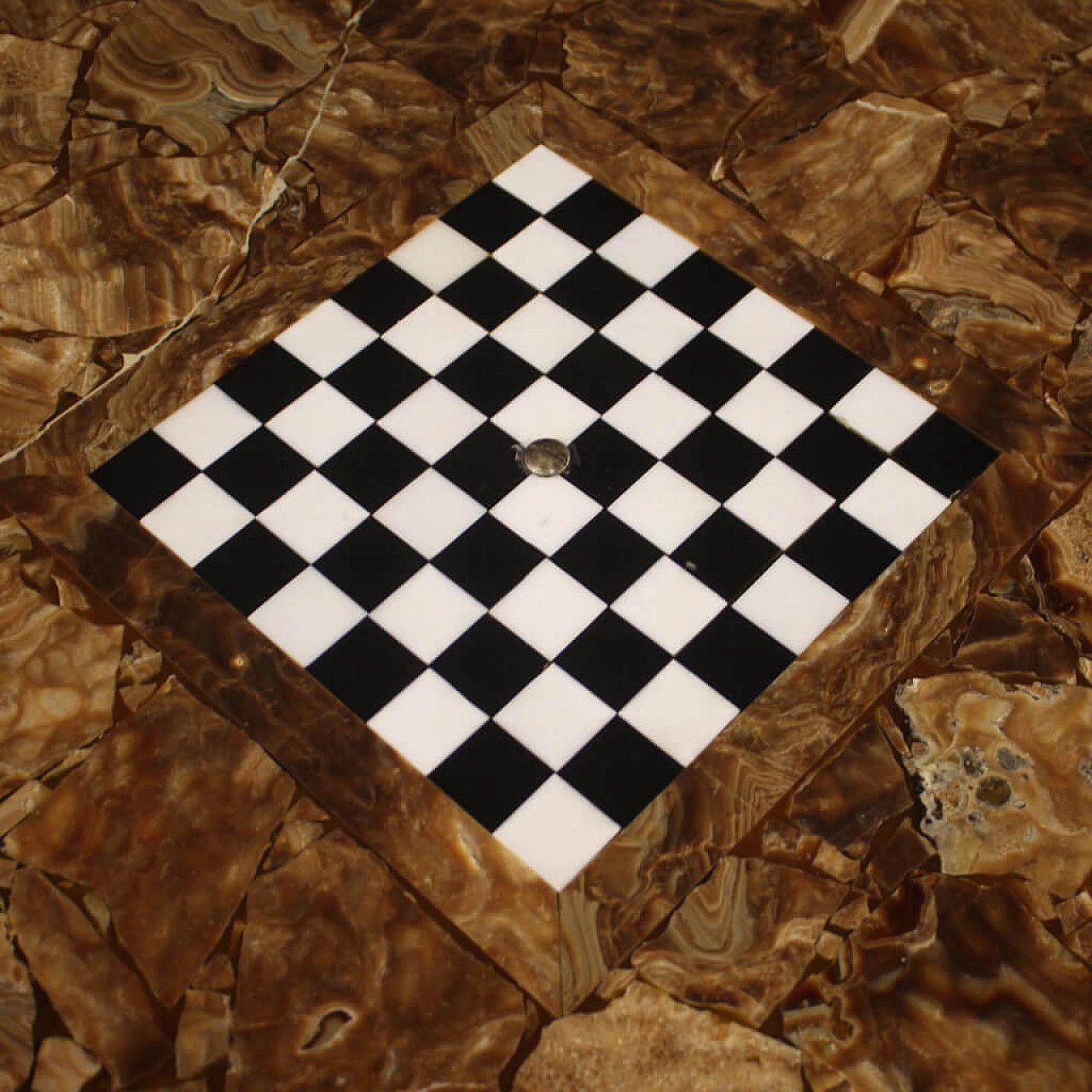 Tavolo da gioco con piano in marmo e onice con scacchiera, anni '40 4