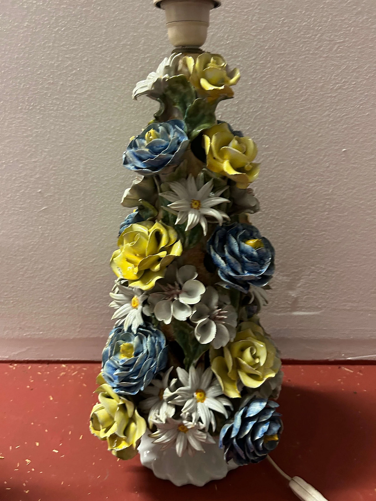 Lampada da tavolo in ceramica con fiori, anni '30 1