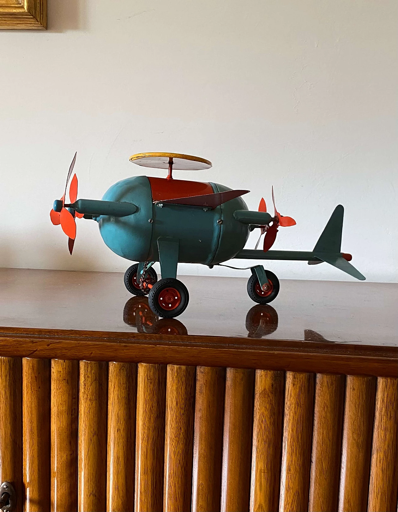 Aeroplano giocattolo francese in metallo multicolore, inizio '900 2