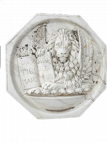 Carrara marble moeca bas-relief with lion of St. Mark, late 19th century