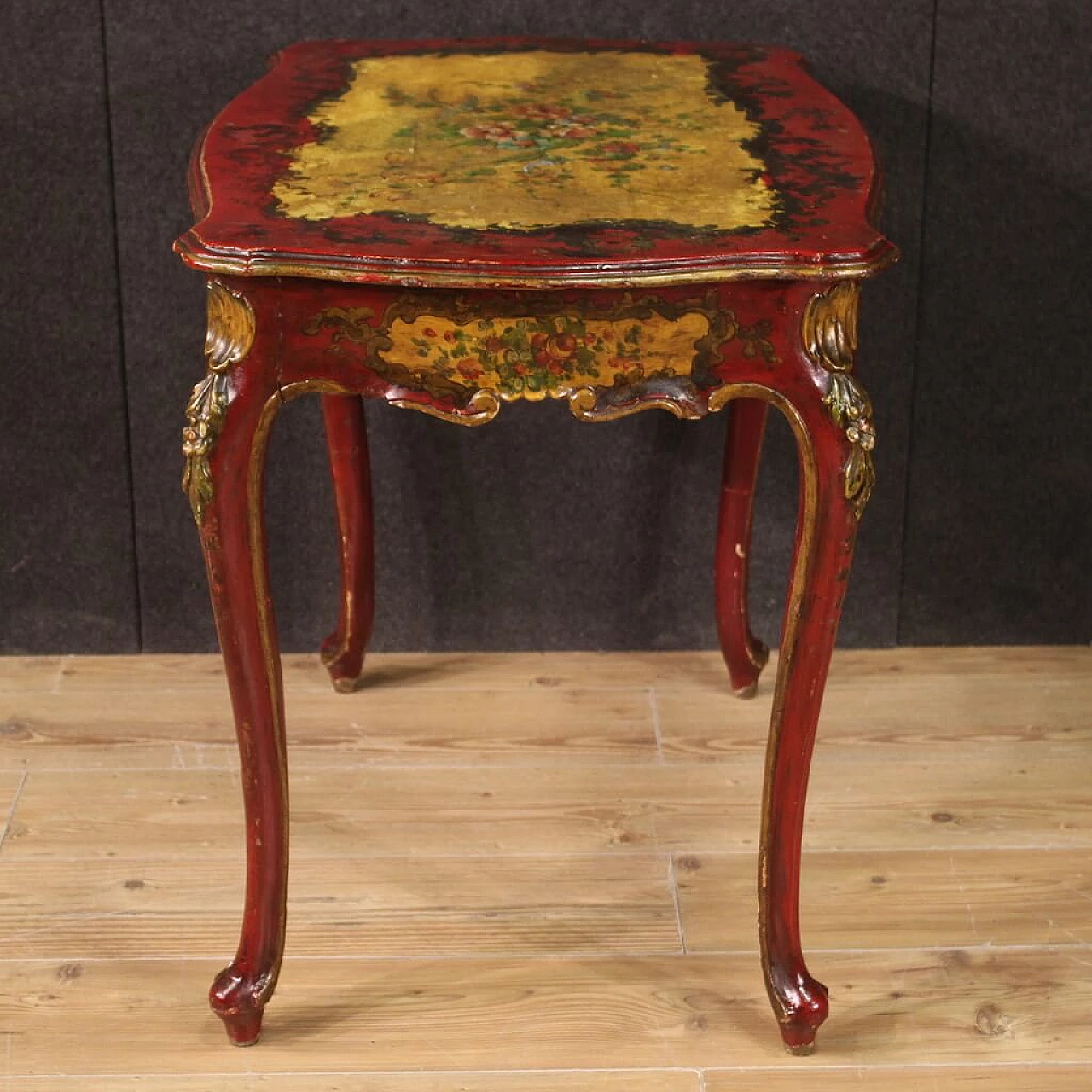 Venetian style lacquered and painted wood coffee table with floral motifs 3