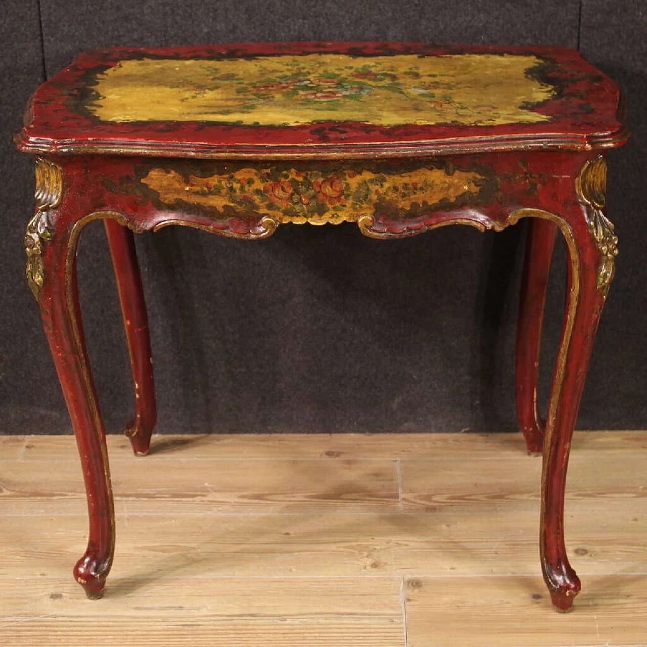 Venetian style lacquered and painted wood coffee table with floral motifs 6