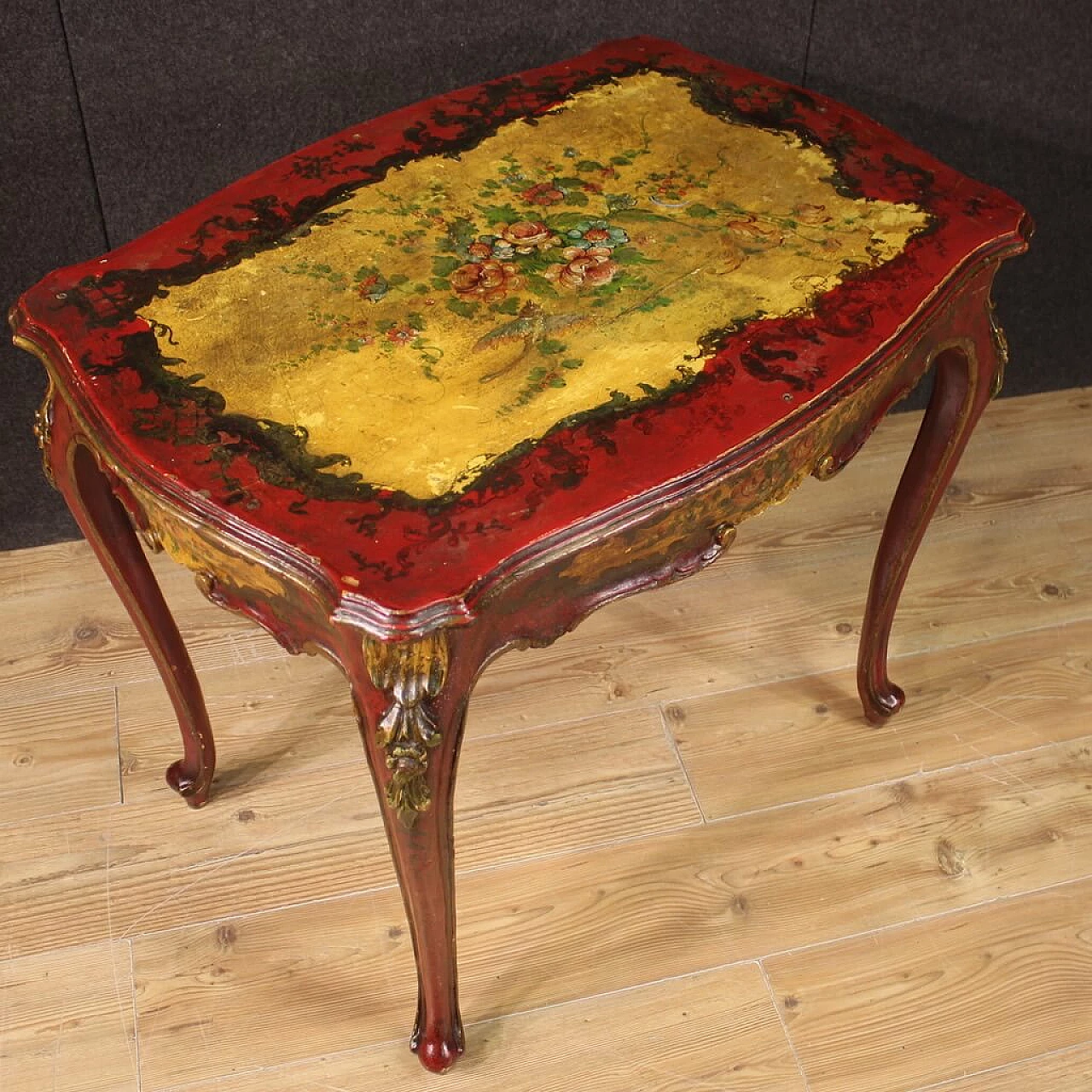 Venetian style lacquered and painted wood coffee table with floral motifs 8