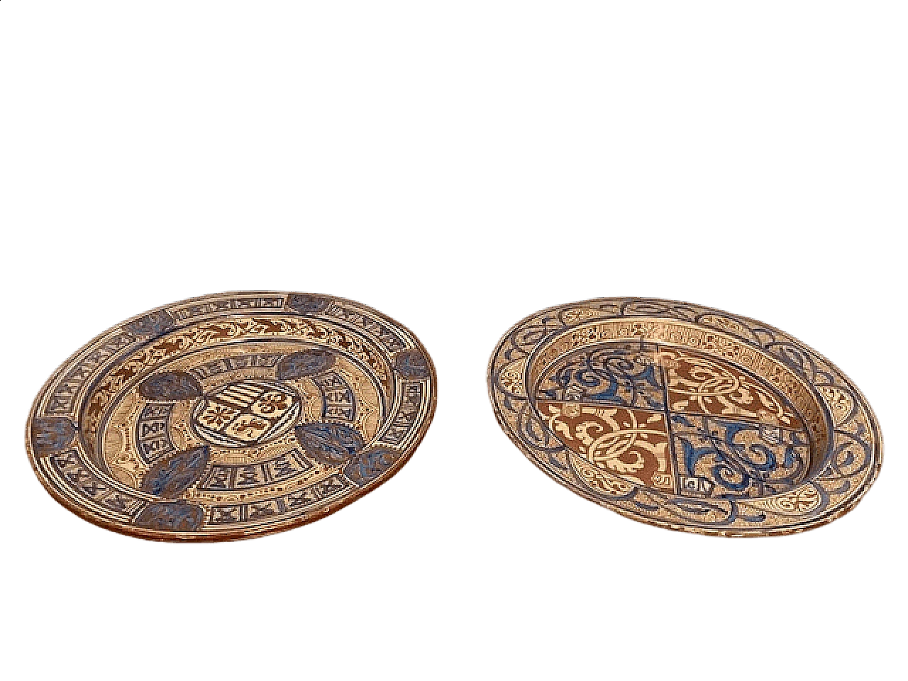 Pair of Hispanic Moorish style majolica plates, 19th century 12