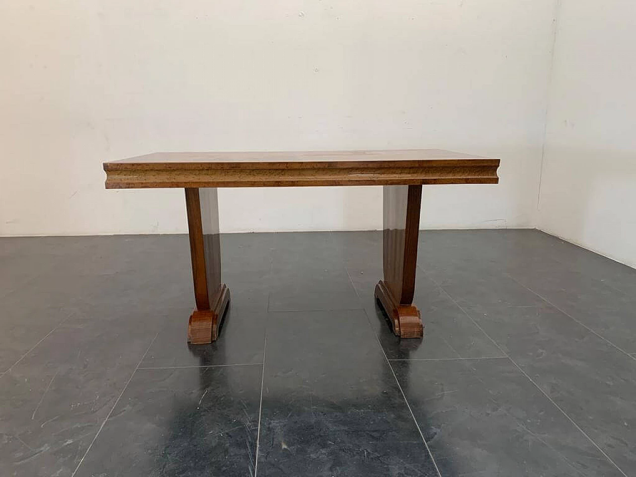 Art Deco table in walnut and maple root, 1930s 1