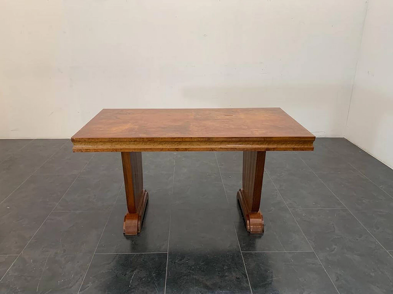 Art Deco table in walnut and maple root, 1930s 2
