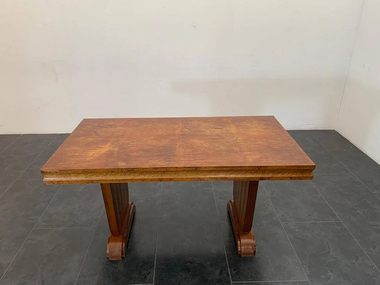 Art Deco table in walnut and maple root, 1930s 3