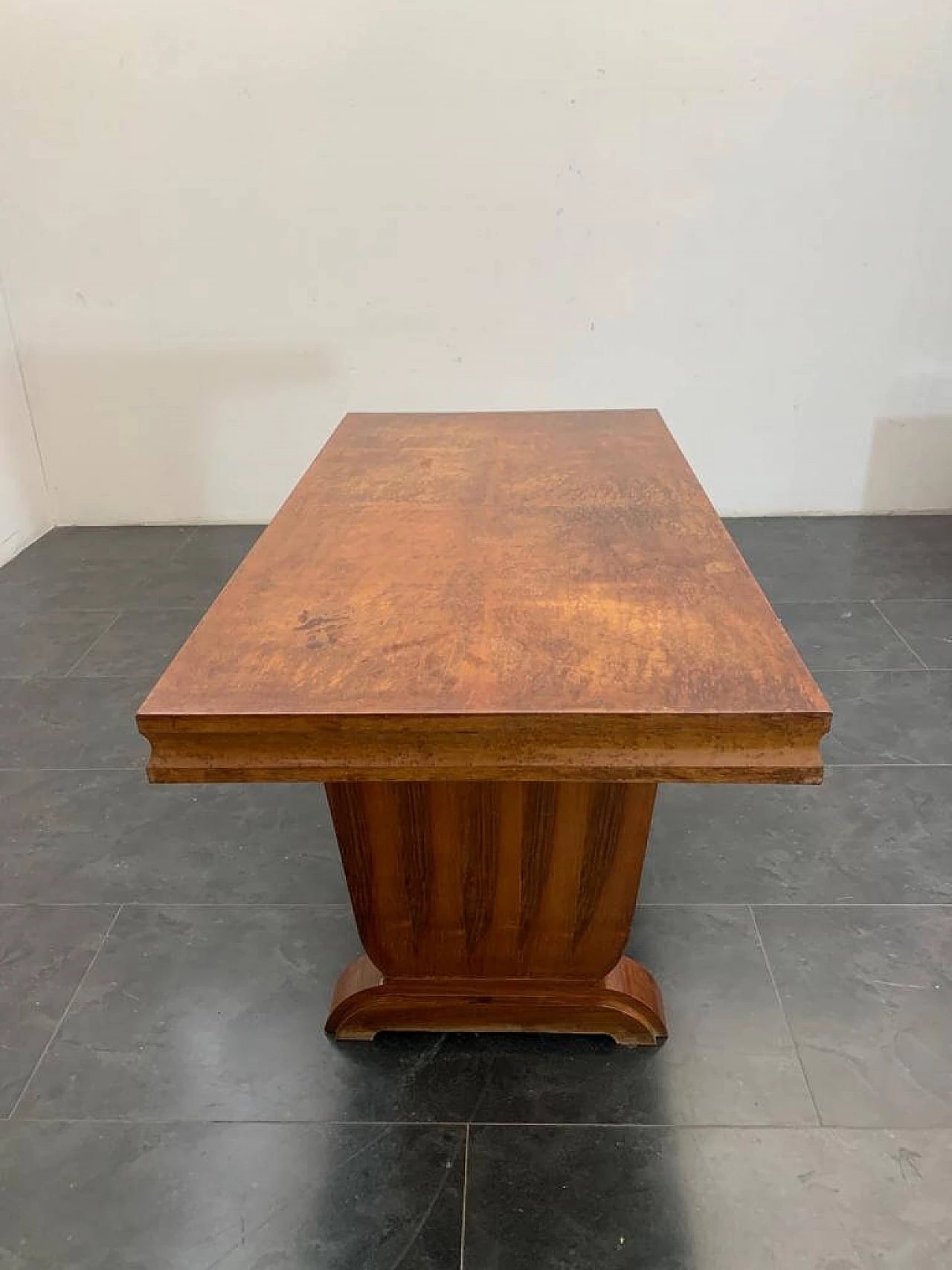Art Deco table in walnut and maple root, 1930s 4