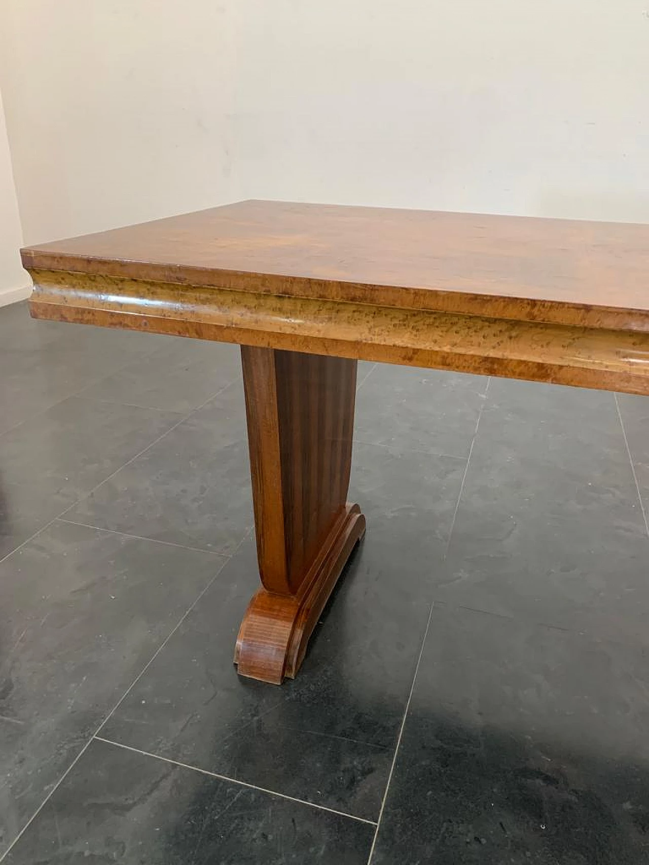 Art Deco table in walnut and maple root, 1930s 6