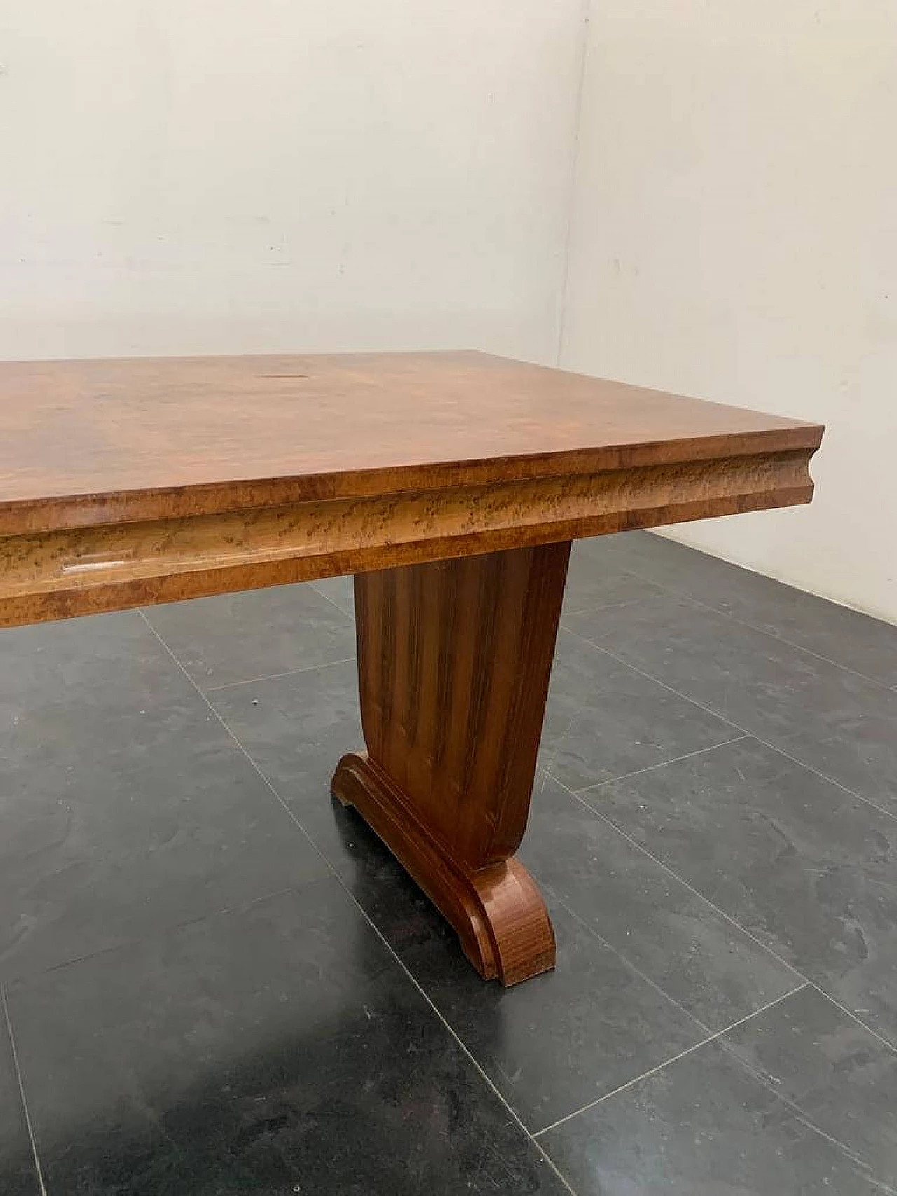 Art Deco table in walnut and maple root, 1930s 7