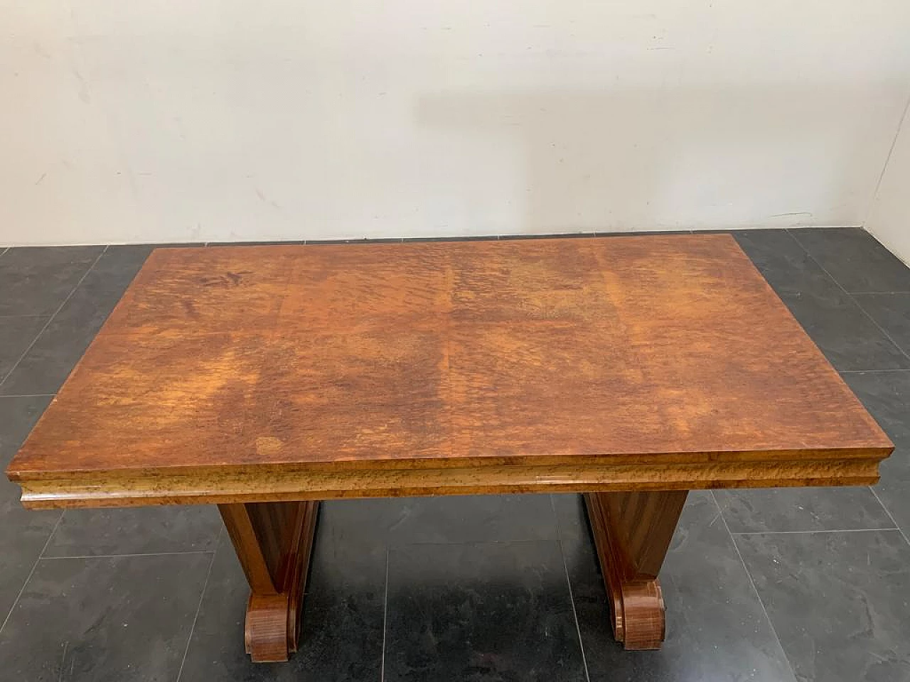 Art Deco table in walnut and maple root, 1930s 9