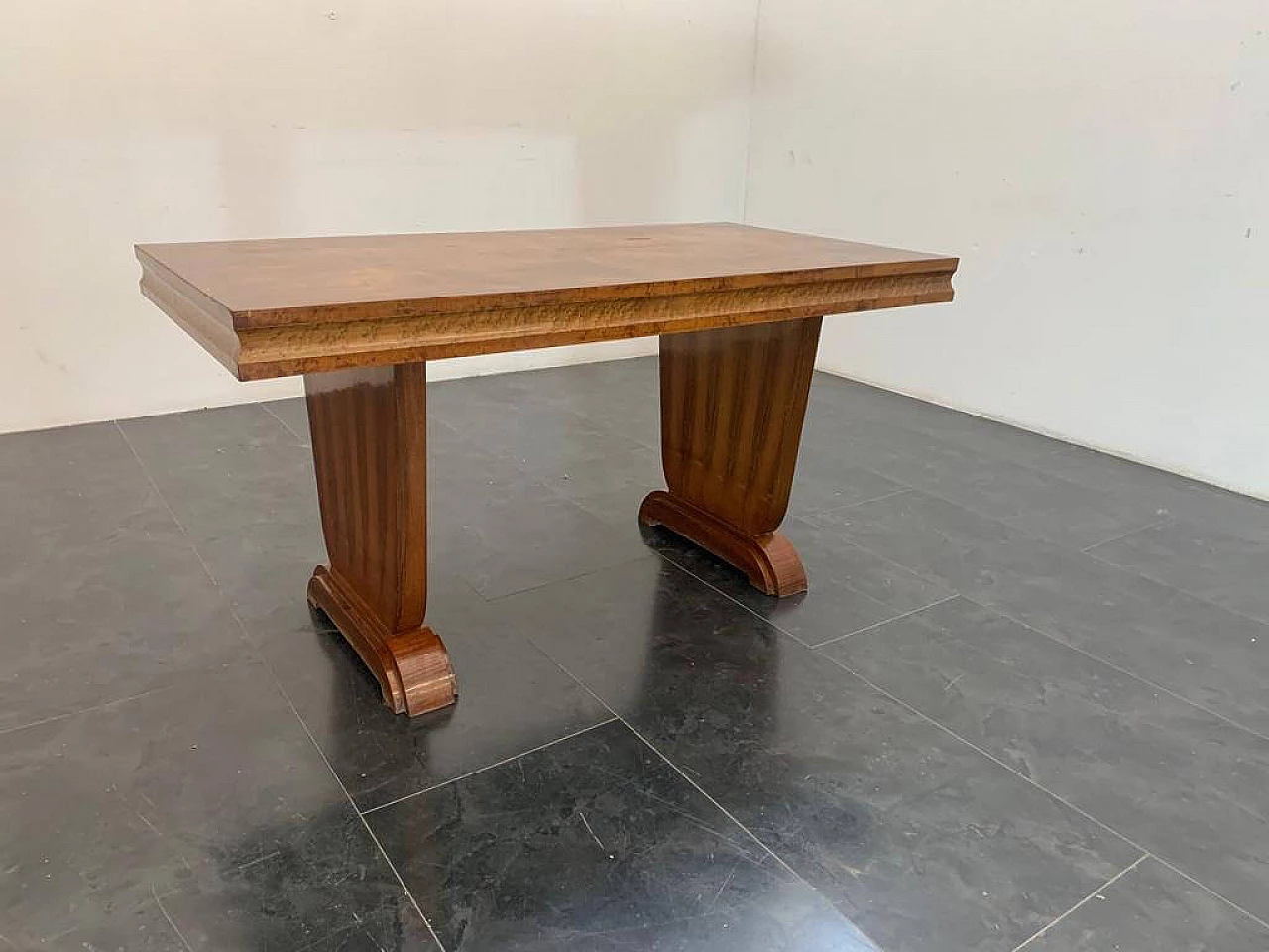 Art Deco table in walnut and maple root, 1930s 10