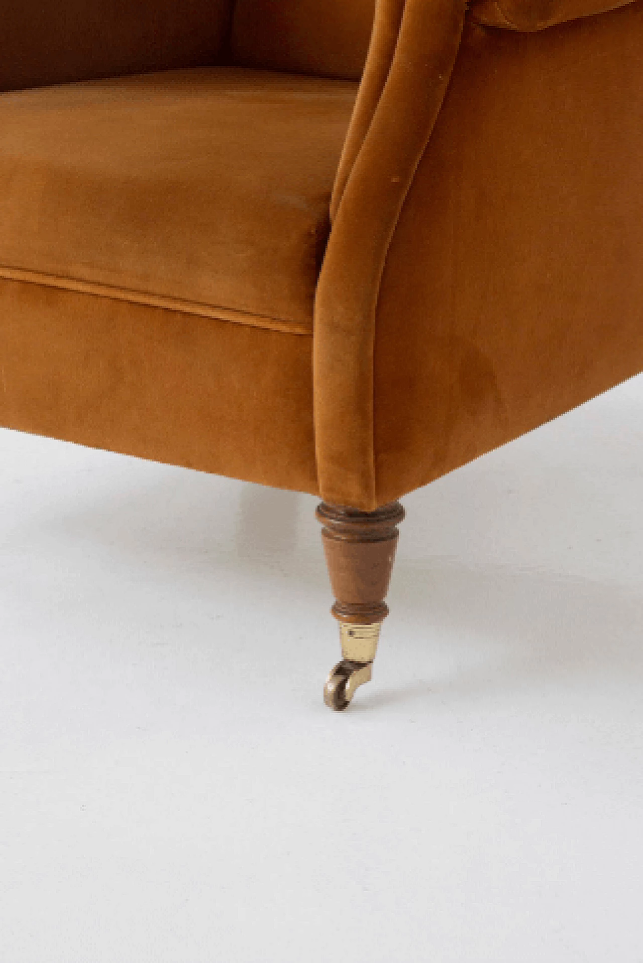 Coppia di poltrone in velluto marrone con rotelle, anni '50 3