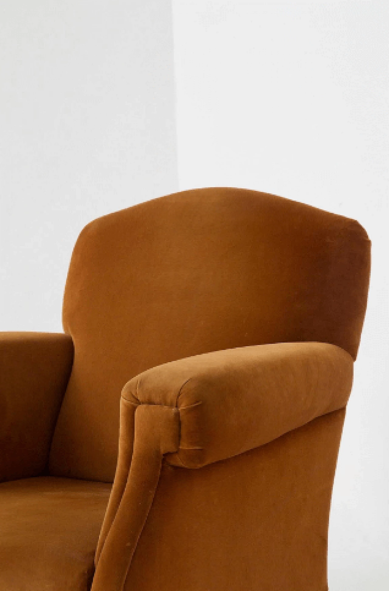 Coppia di poltrone in velluto marrone con rotelle, anni '50 4