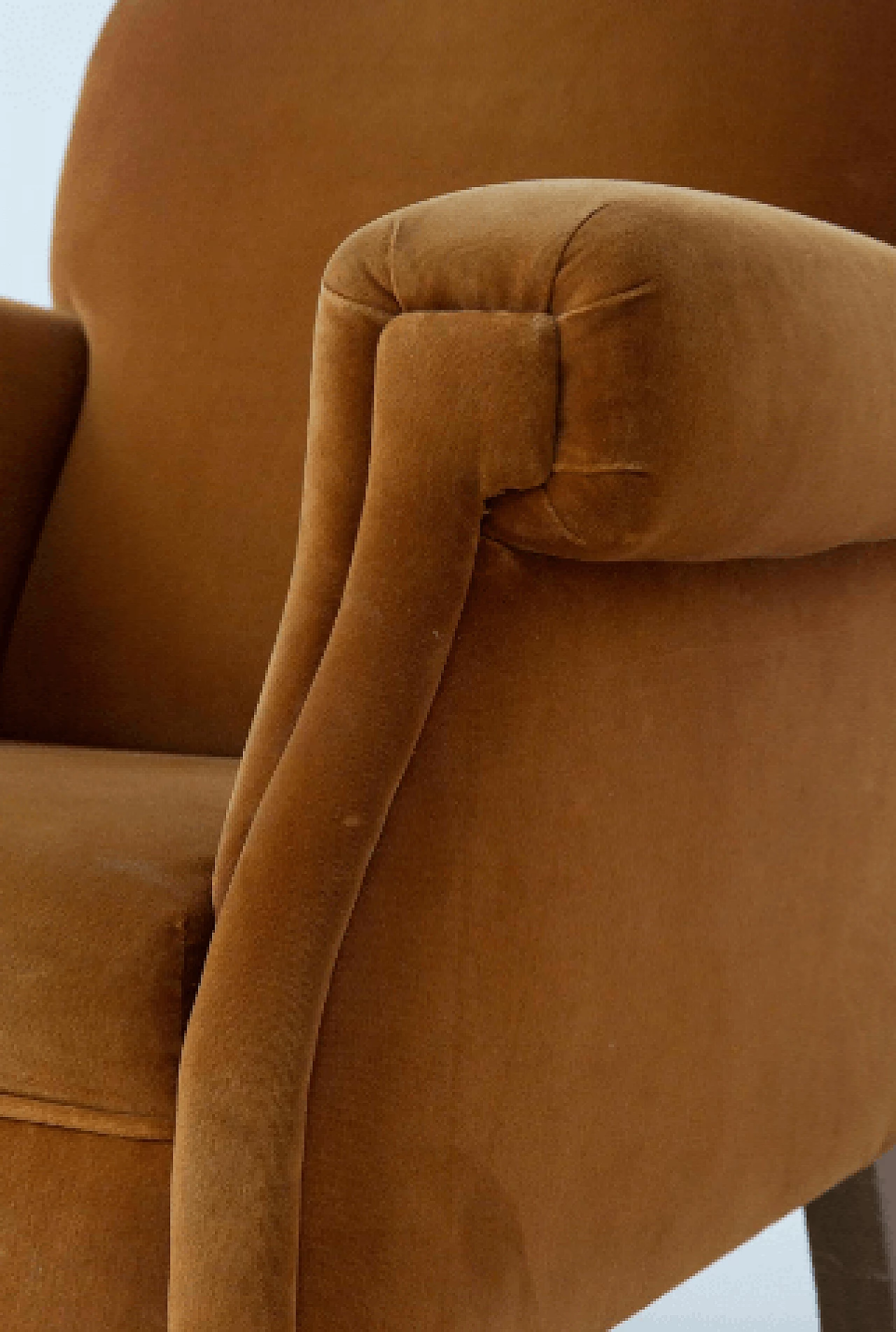 Coppia di poltrone in velluto marrone con rotelle, anni '50 7