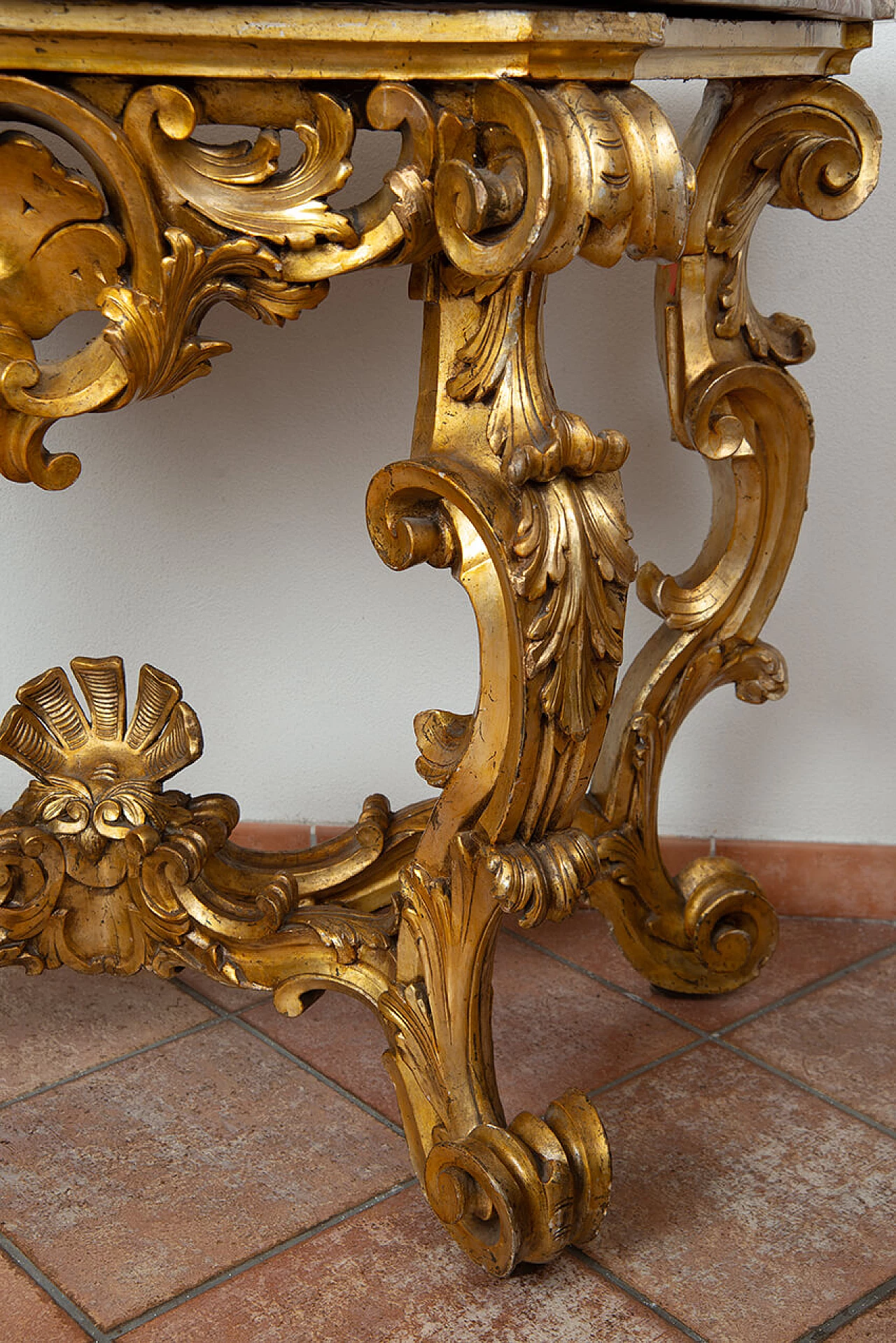 Roman Louis XV gilded wood and marble console, 18th century 4