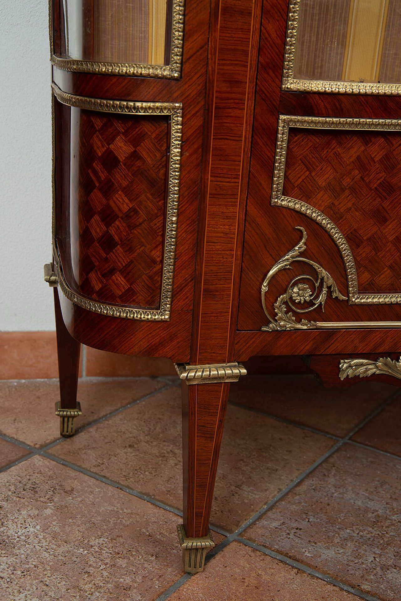 Napoleon III showcase in exotic precious woods with marble top, 19th century 4