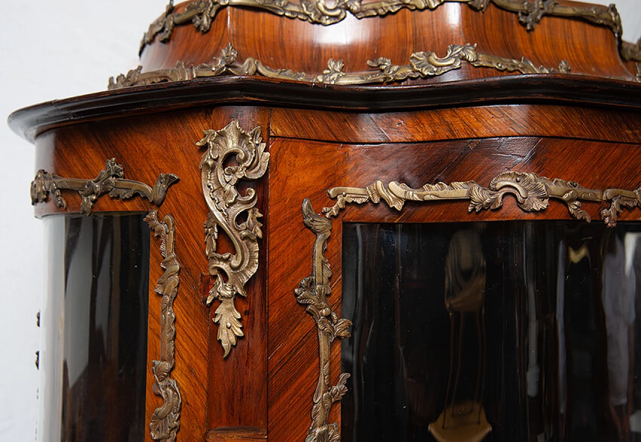 Vetrina Napoleone III in legno esotico pregiato con intarsio floreale e applicazioni in bronzo dorato, '800 2