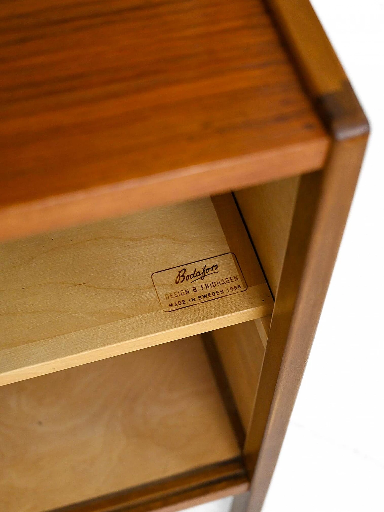 Libreria scandinava in legno con ante scorrevoli, anni '60 8