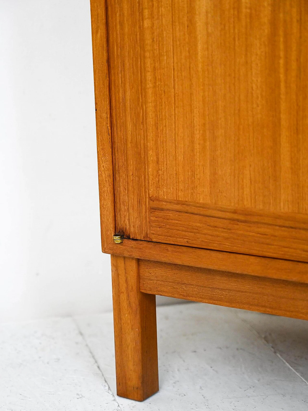 Libreria in teak con mobiletto ad ante battenti, anni '60 9